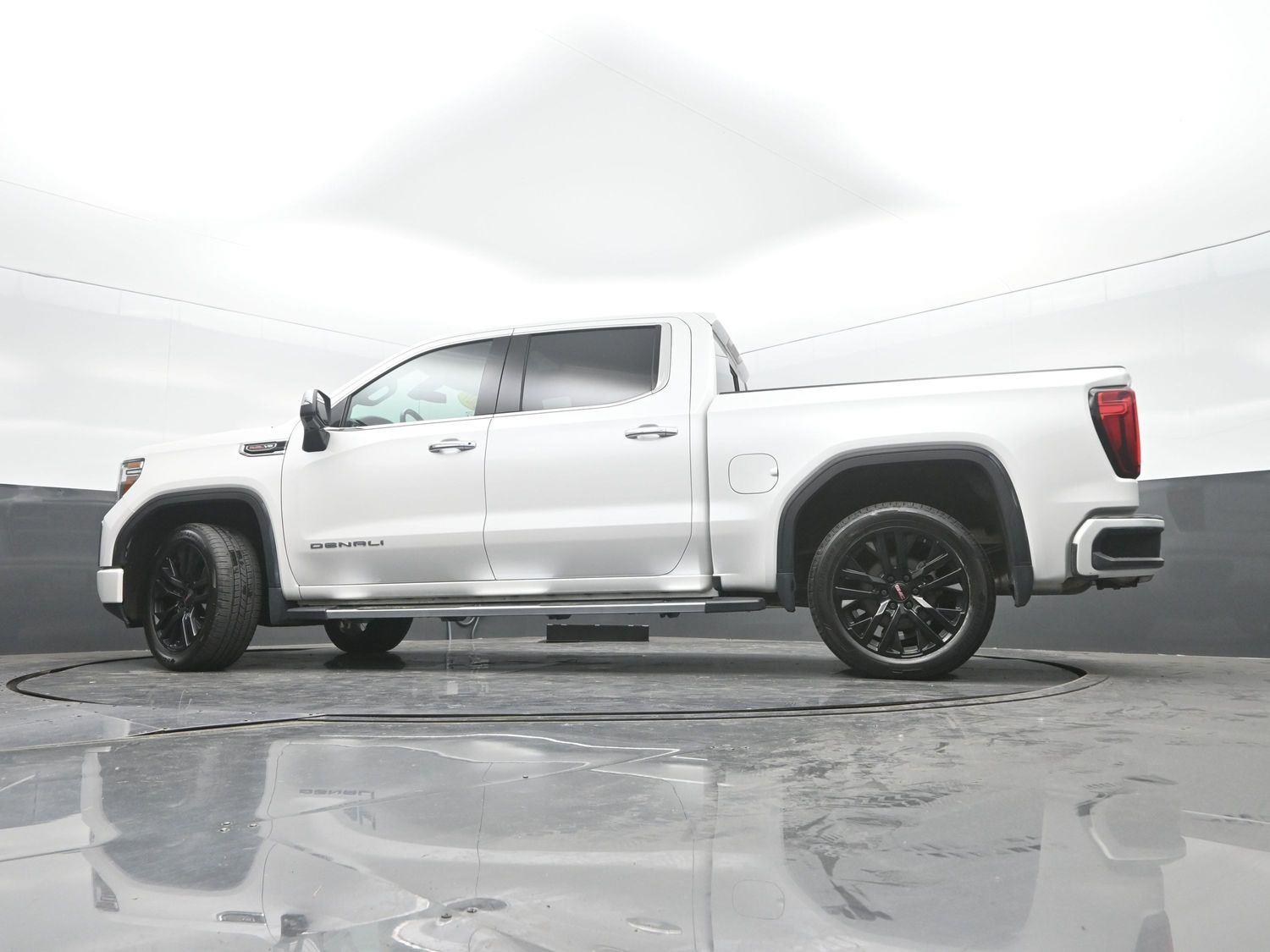 Used 2021 White Frost Tricoat GMC Denali image 38