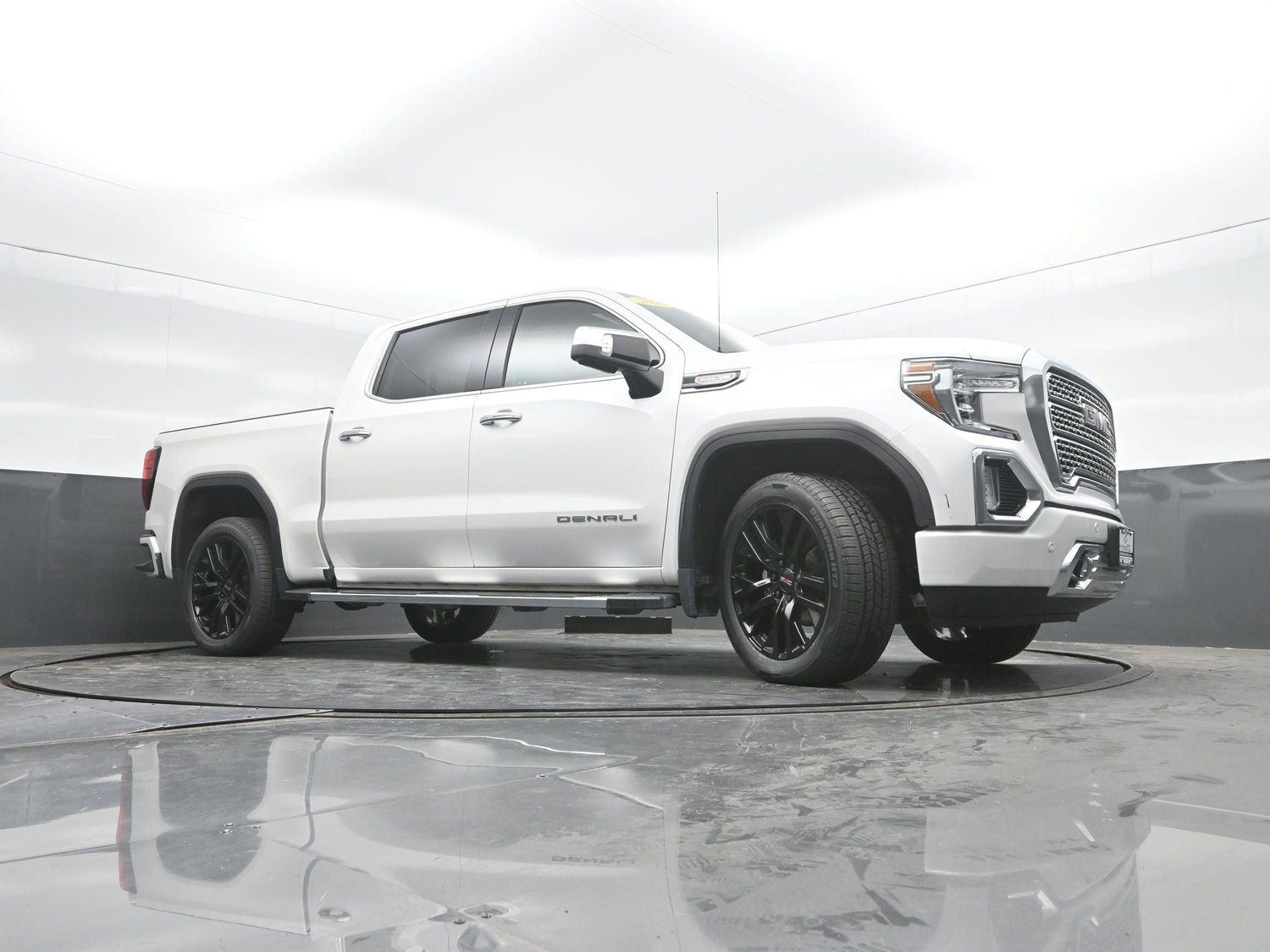 Used 2021 White Frost Tricoat GMC Denali image 40
