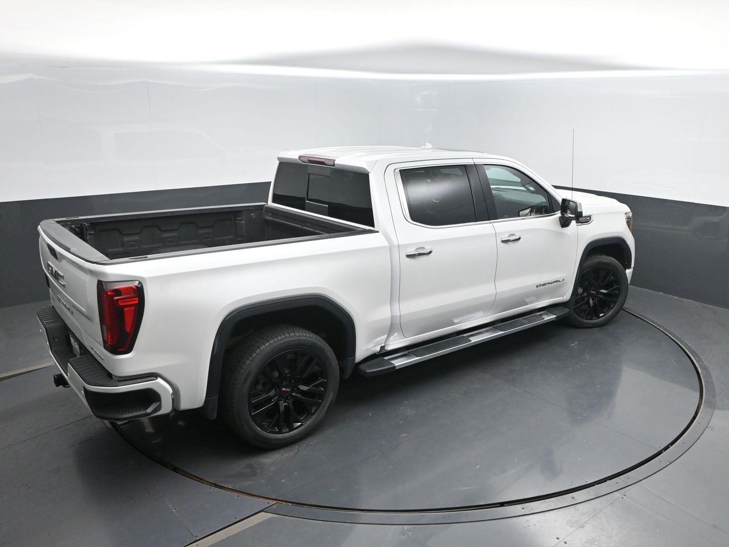 Used 2021 White Frost Tricoat GMC Denali image 43