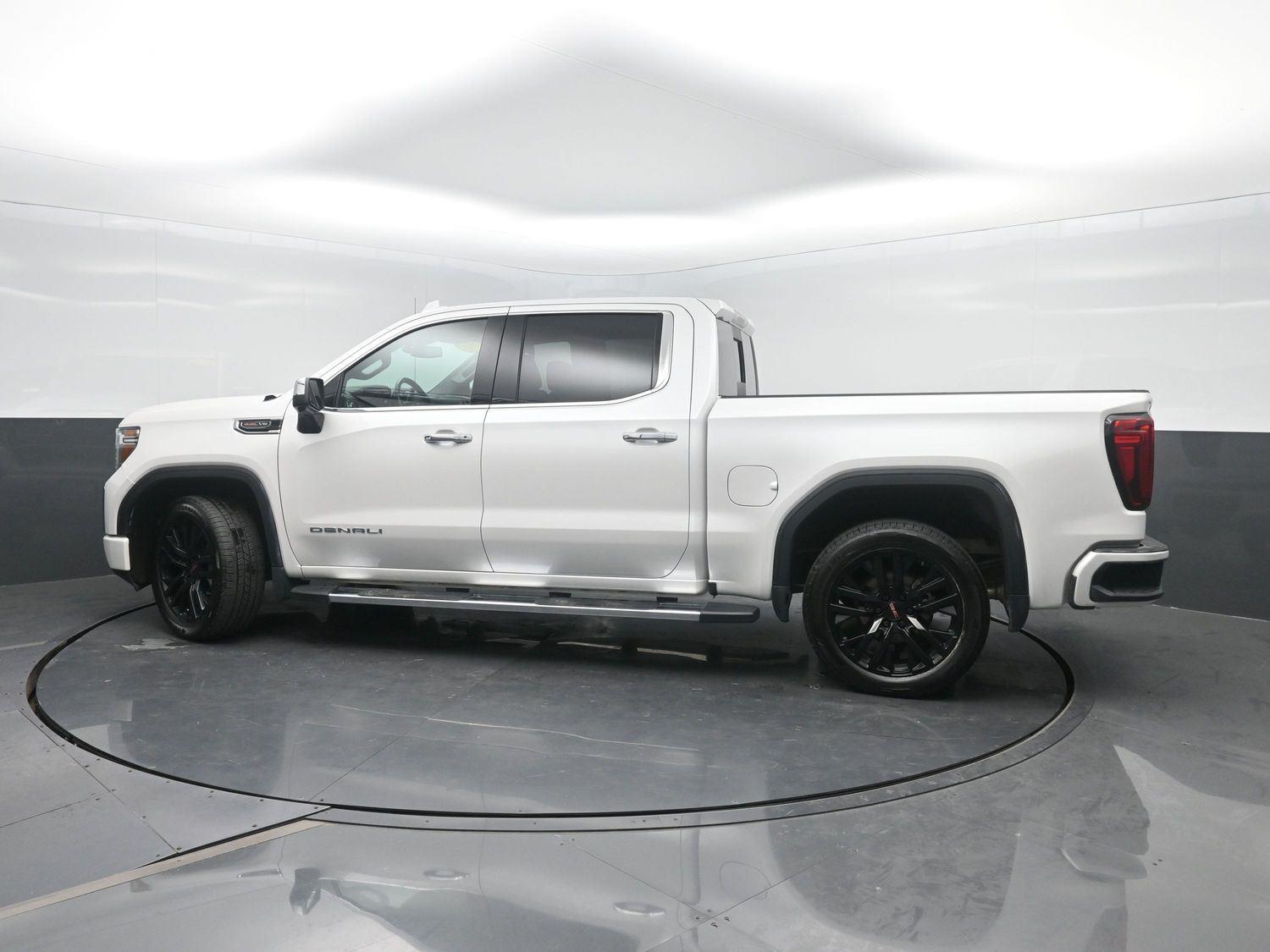 Used 2021 White Frost Tricoat GMC Denali image 45