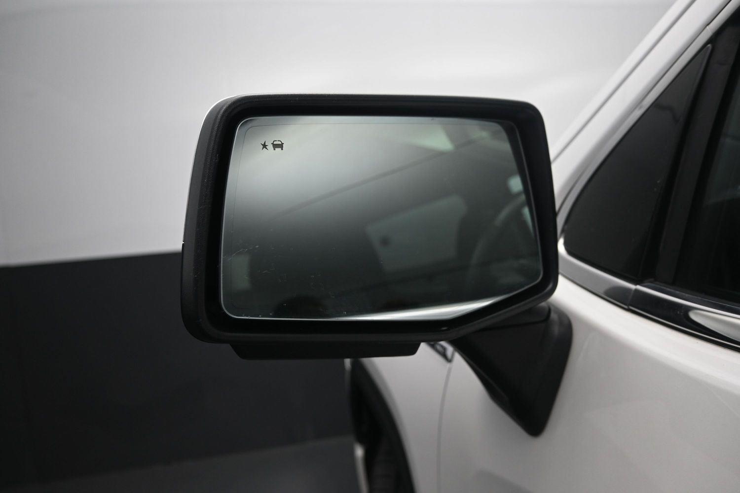 Used 2021 White Frost Tricoat GMC Denali image 20
