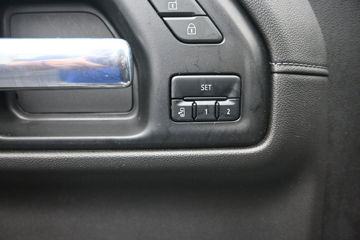 Used 2021 White Frost Tricoat GMC Denali image 22