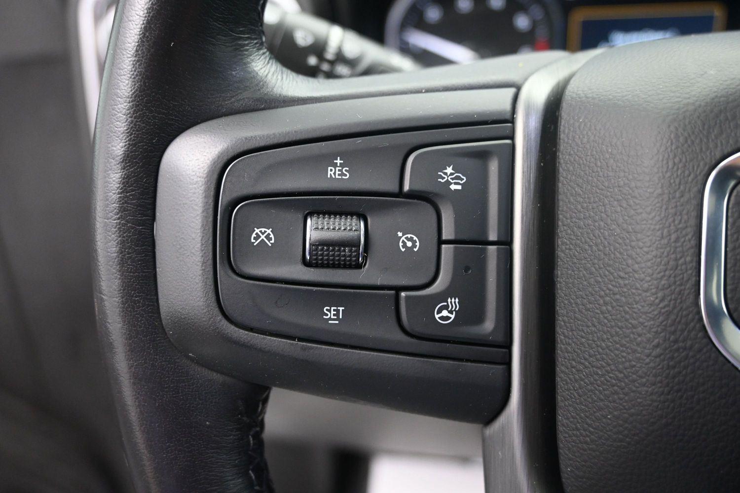 Used 2021 White Frost Tricoat GMC Denali image 27