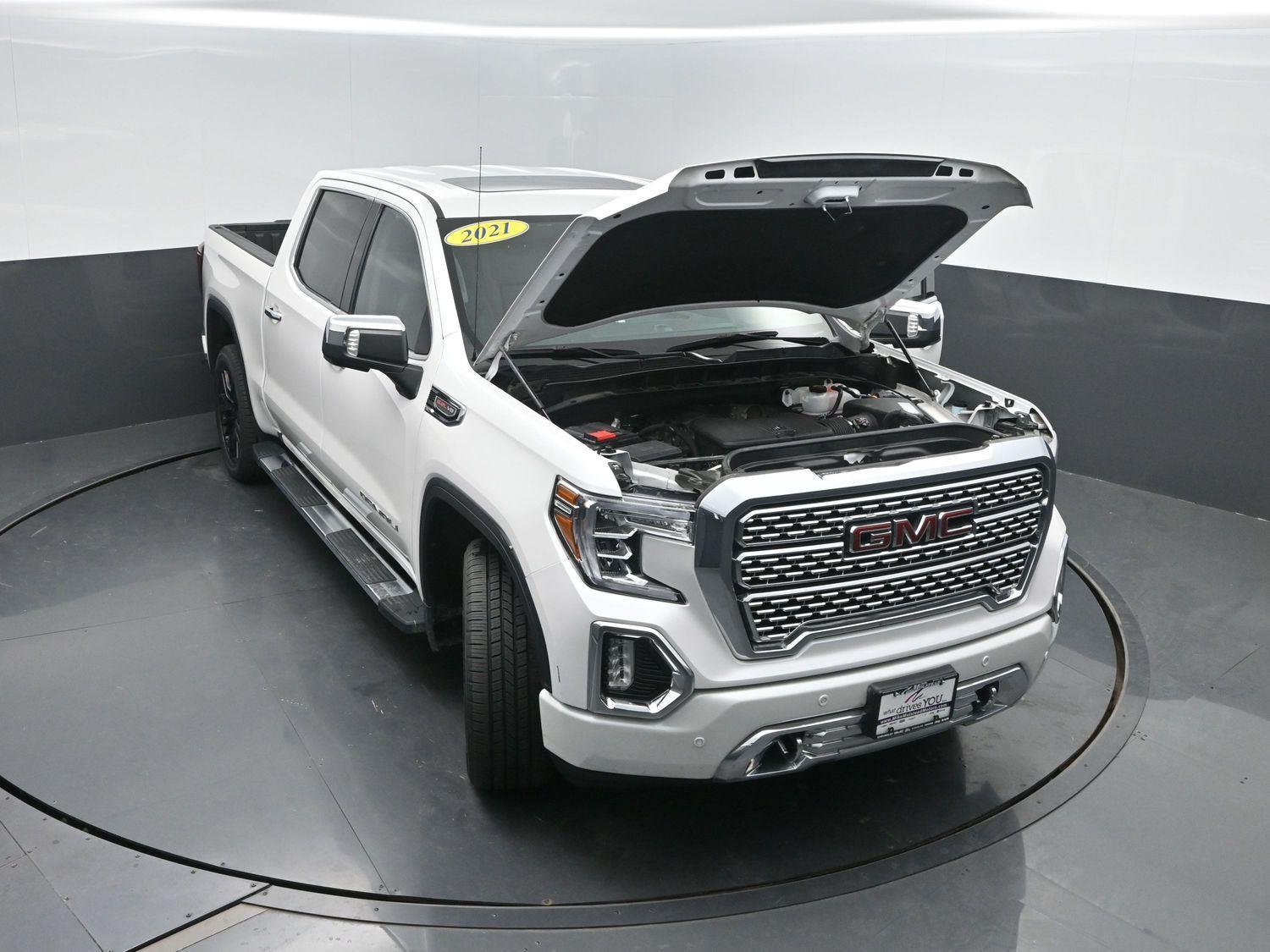 Used 2021 White Frost Tricoat GMC Denali image 50