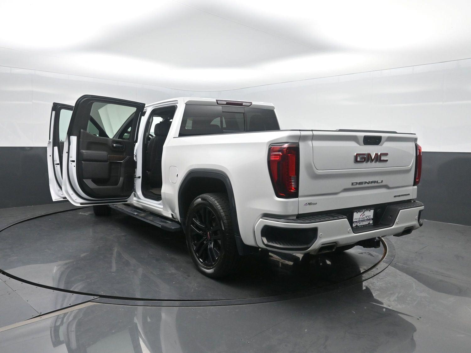 Used 2021 White Frost Tricoat GMC Denali image 51