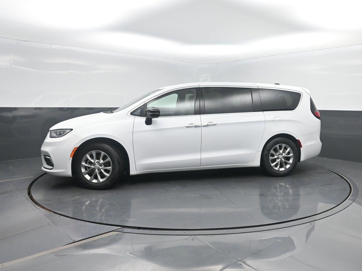 2026 Chrysler Pacifica Limited FWD