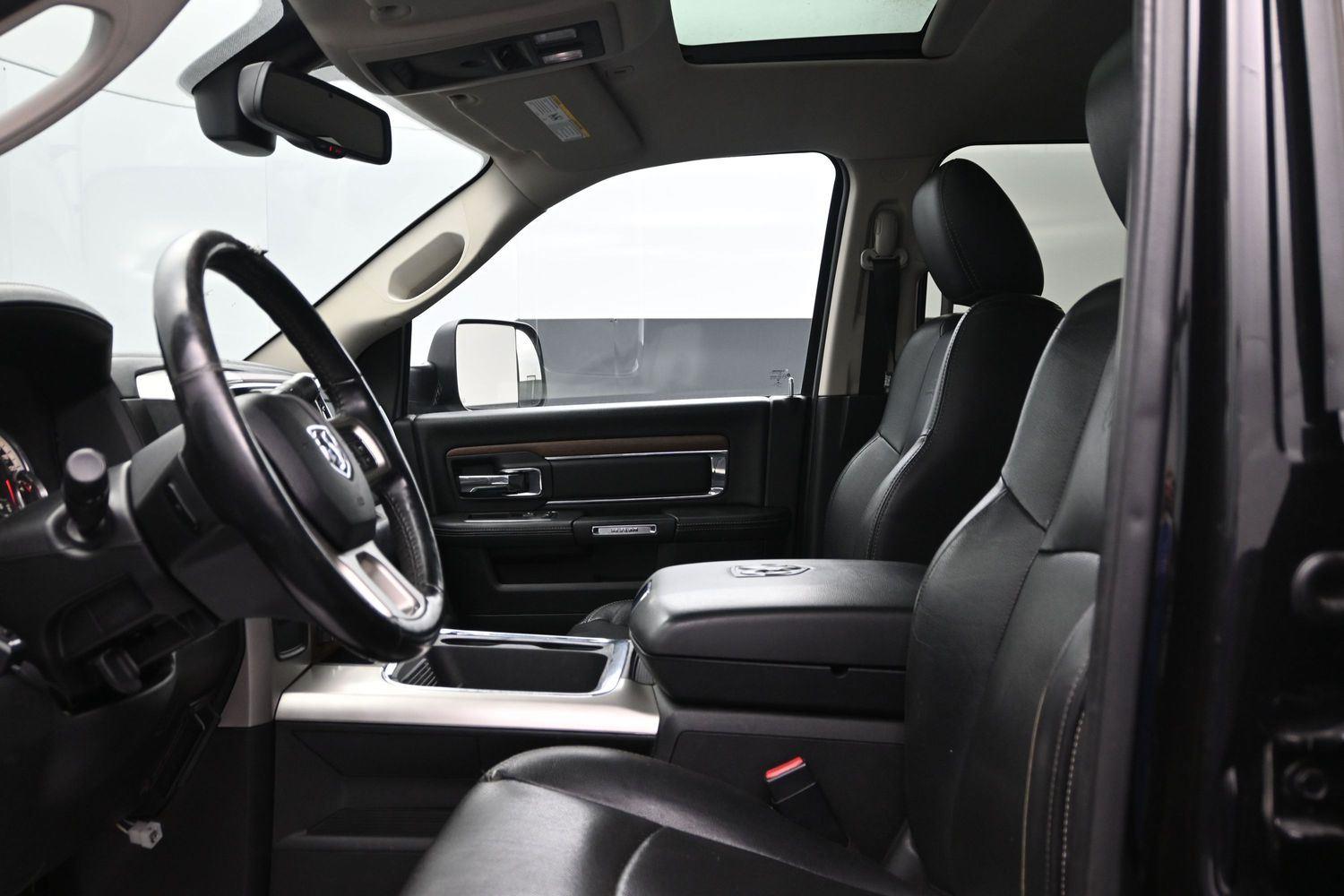 Used 2017 Brilliant Black Crystal Pearlcoat Ram Laramie image 18