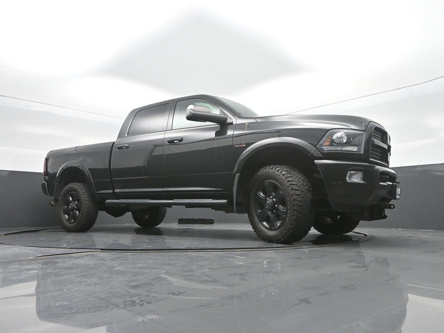 Used 2017 Brilliant Black Crystal Pearlcoat Ram Laramie image 33