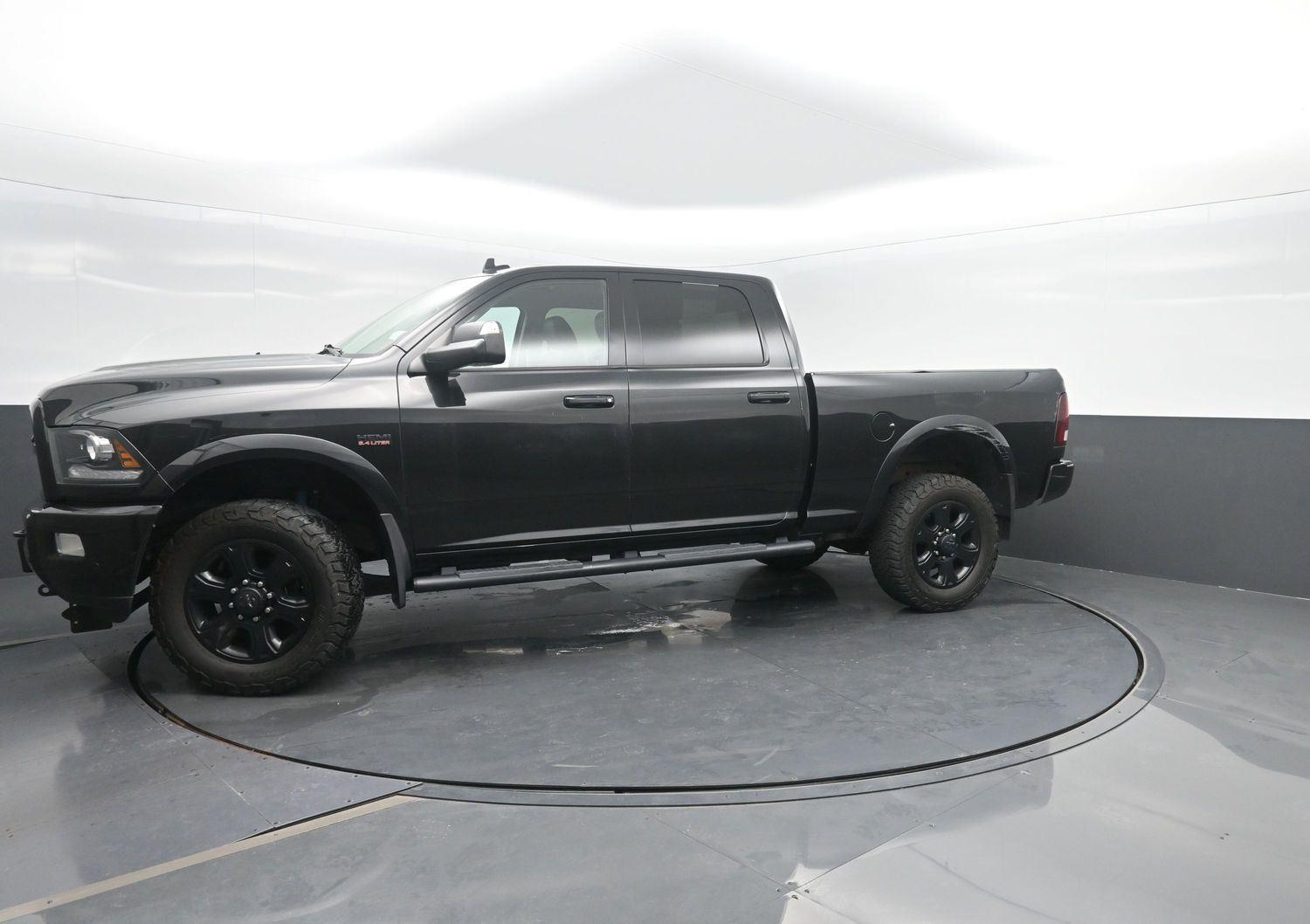 Used 2017 Brilliant Black Crystal Pearlcoat Ram Laramie image 39