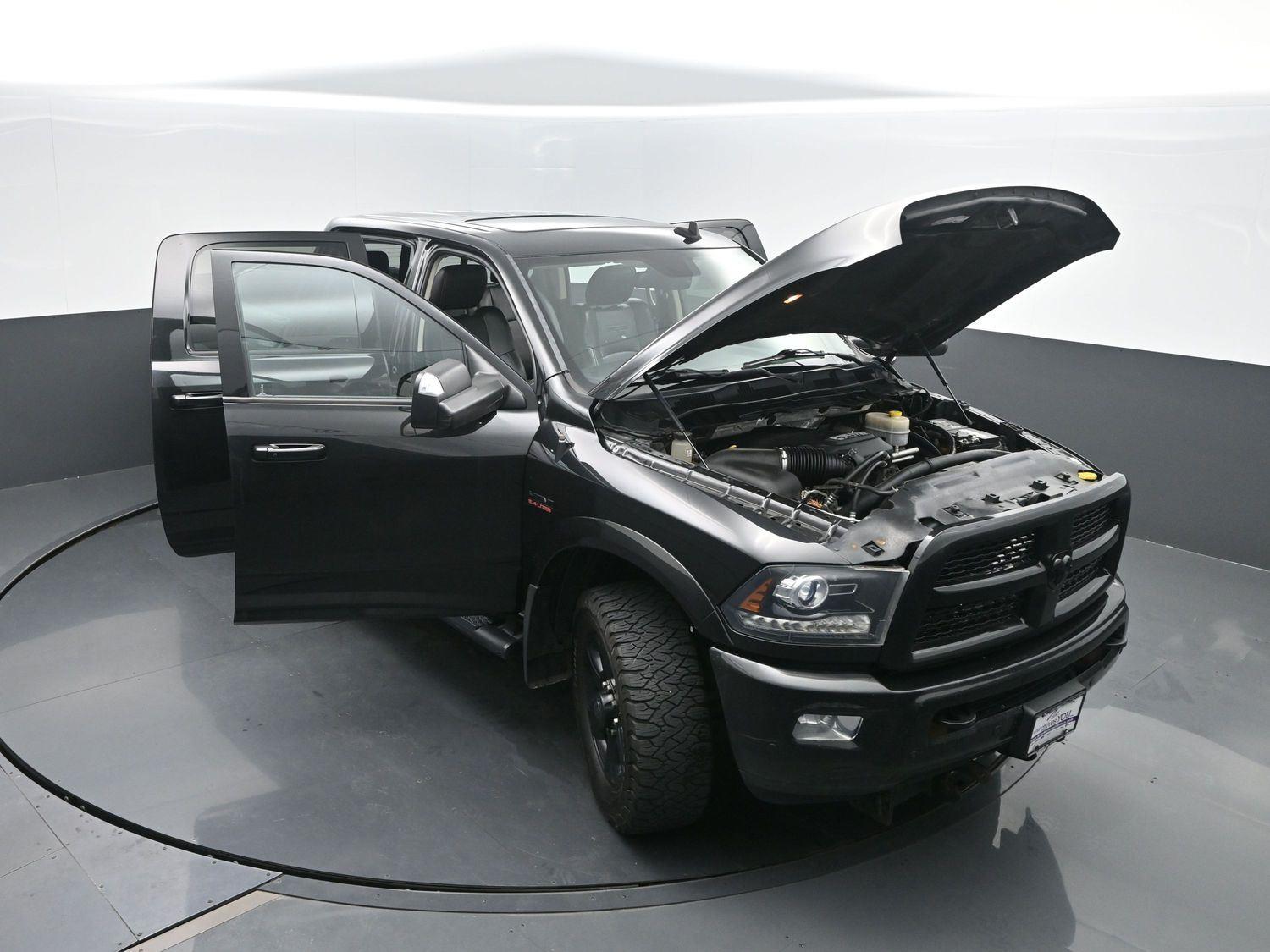 Used 2017 Brilliant Black Crystal Pearlcoat Ram Laramie image 43
