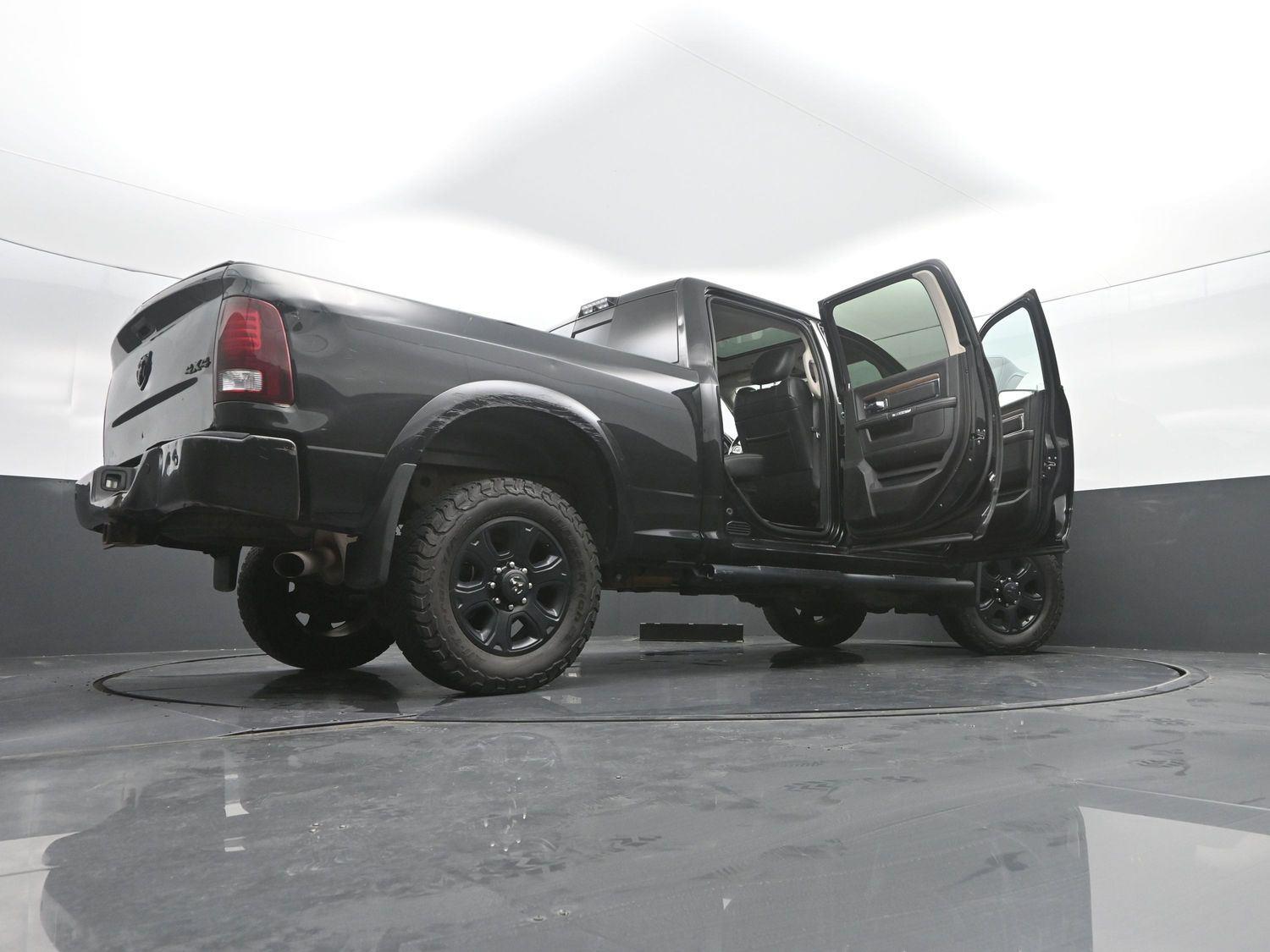 Used 2017 Brilliant Black Crystal Pearlcoat Ram Laramie image 47