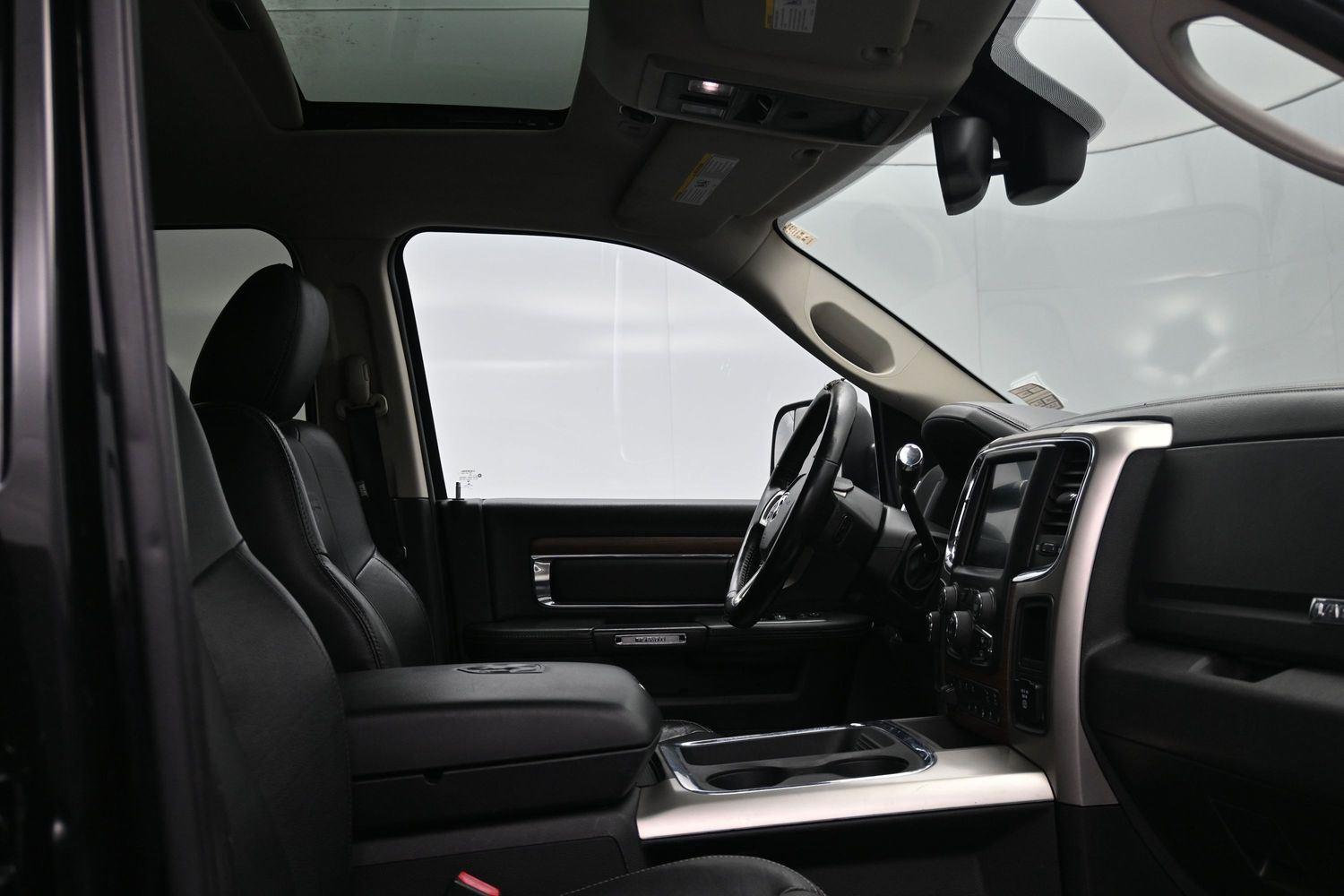 Used 2017 Brilliant Black Crystal Pearlcoat Ram Laramie image 10