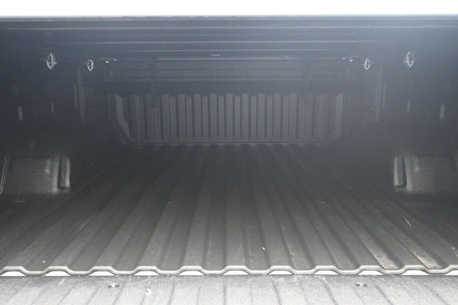 Used 2021 Silver Ice Metallic Chevrolet LT image 18