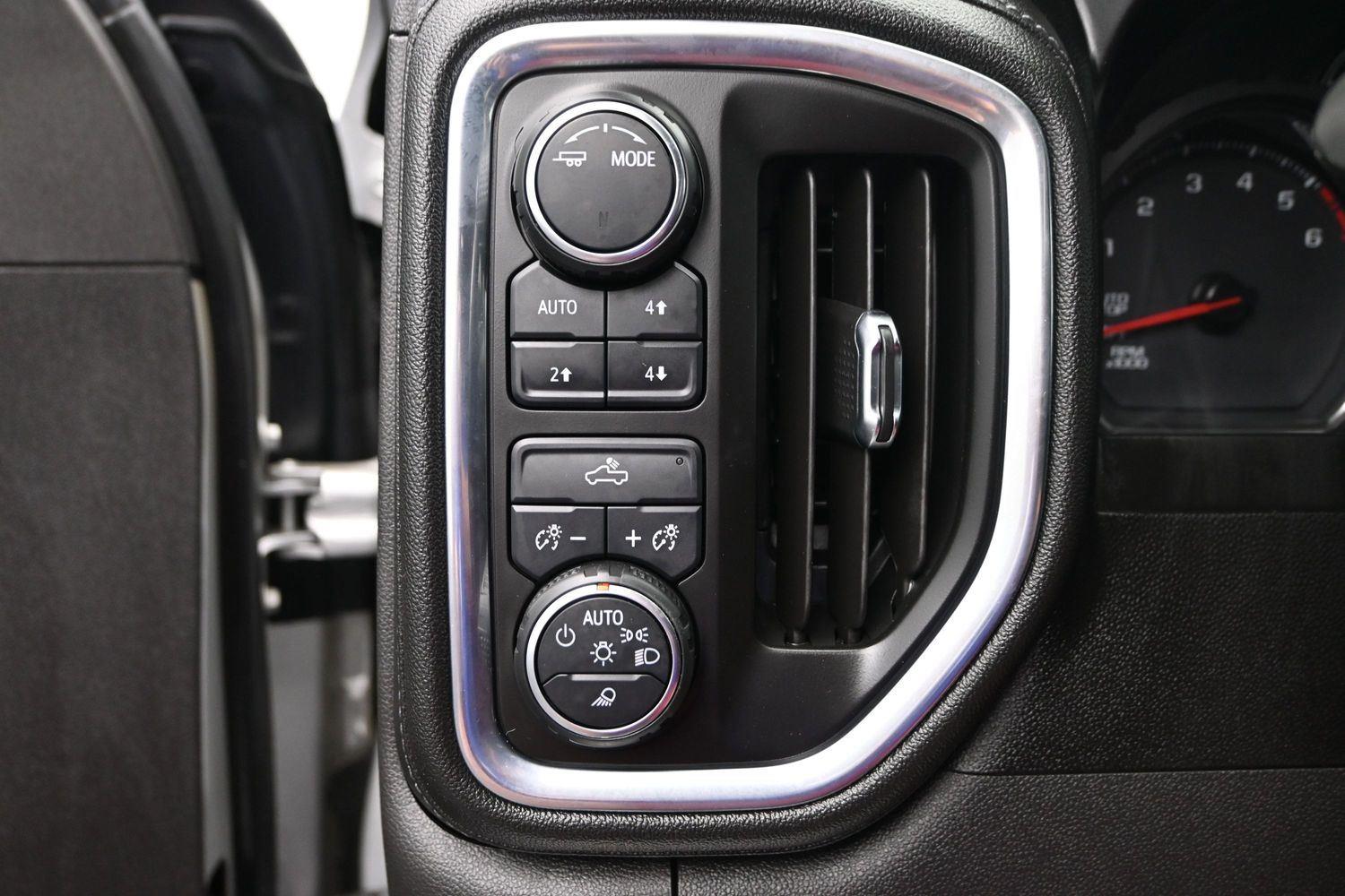 Used 2021 Silver Ice Metallic Chevrolet LT image 25