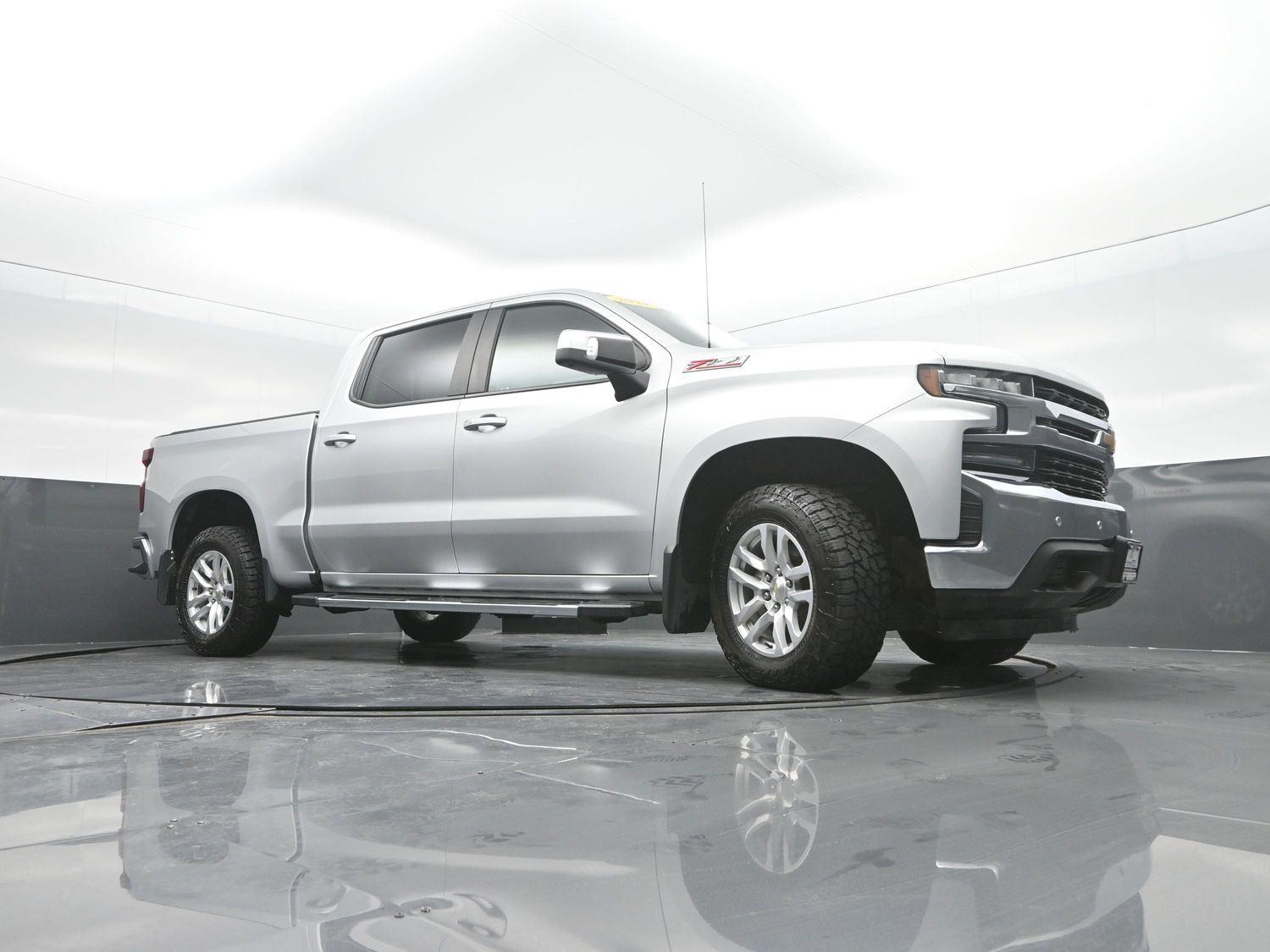Used 2021 Silver Ice Metallic Chevrolet LT image 40