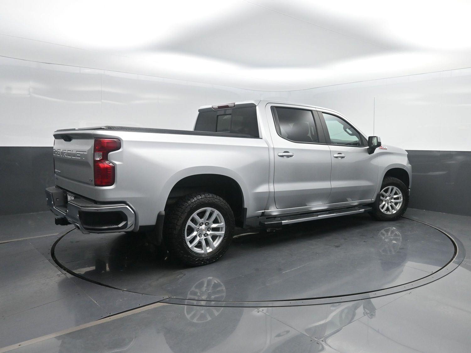 Used 2021 Silver Ice Metallic Chevrolet LT image 3