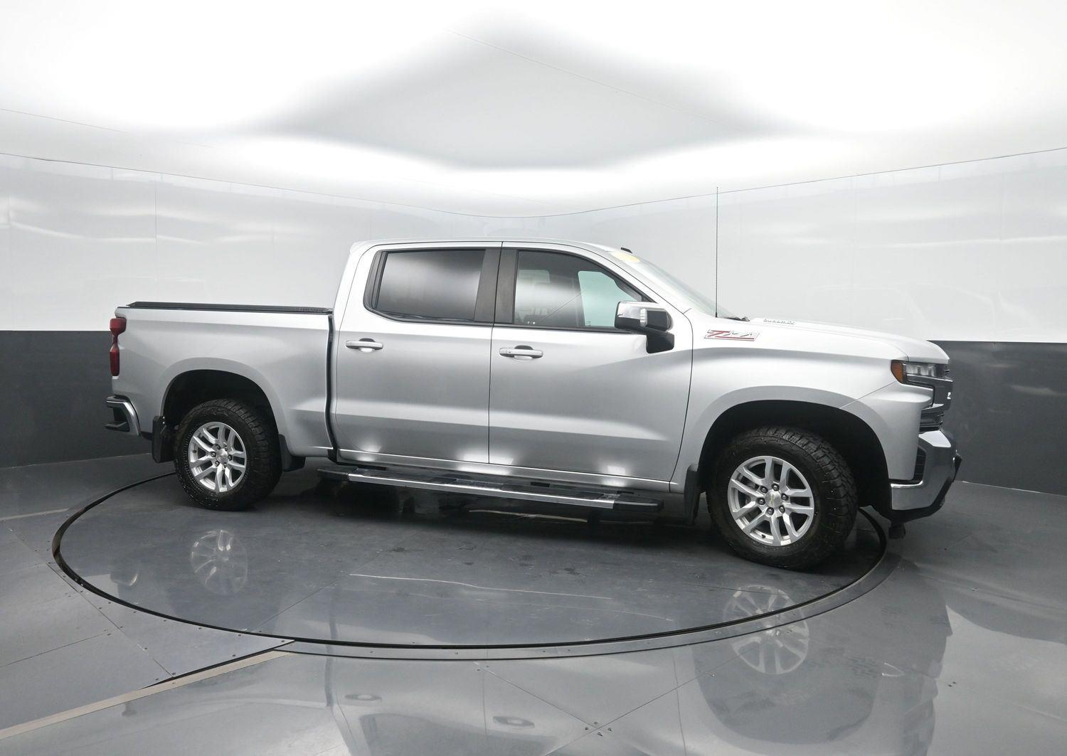 Used 2021 Silver Ice Metallic Chevrolet LT image 4