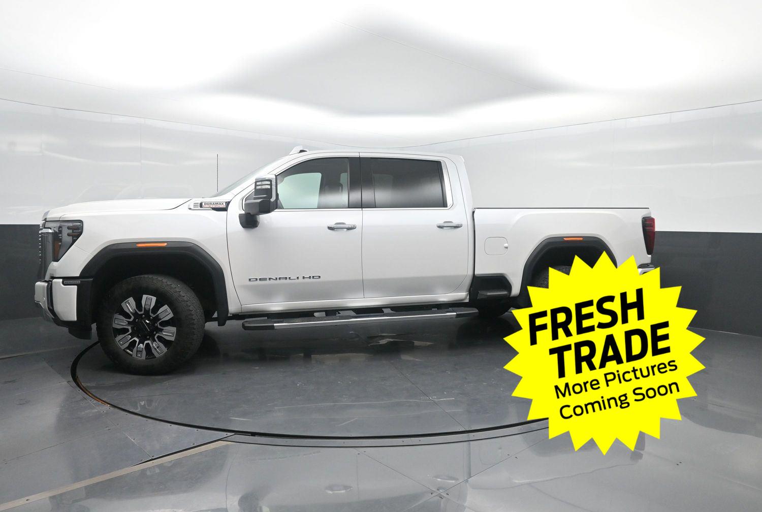 White Frost Tricoat 2025 GMC Sierra 2500HD Pickup Truck Four-Wheel Drive Automatic