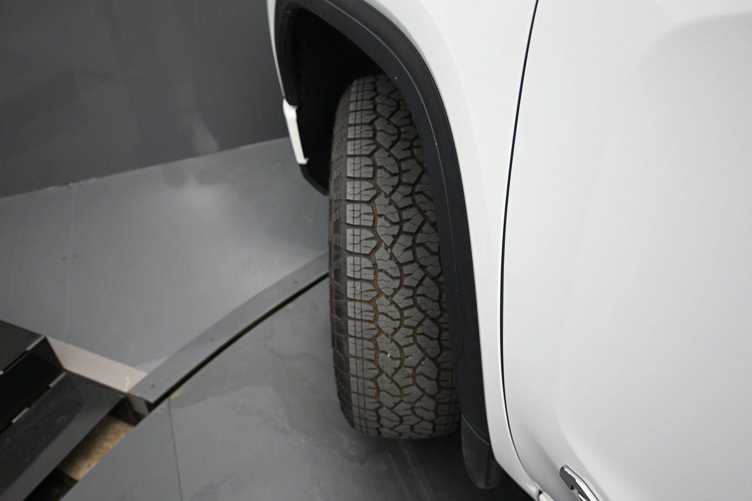 Used 2026 Summit White GMC AT4 image 5