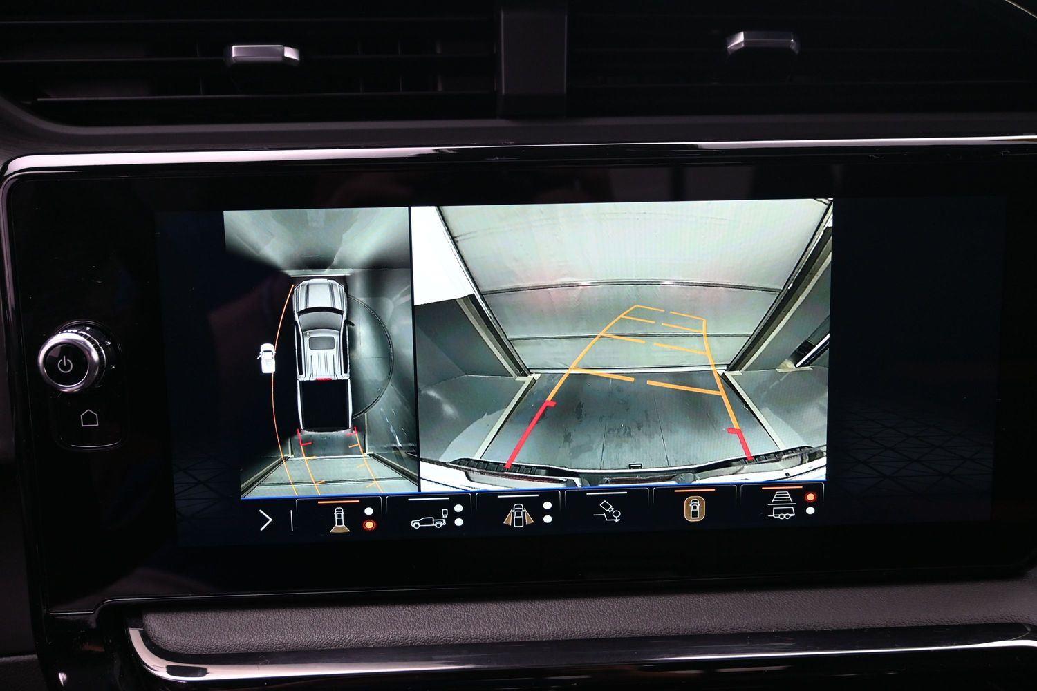 Used 2026 Summit White GMC AT4 image 32