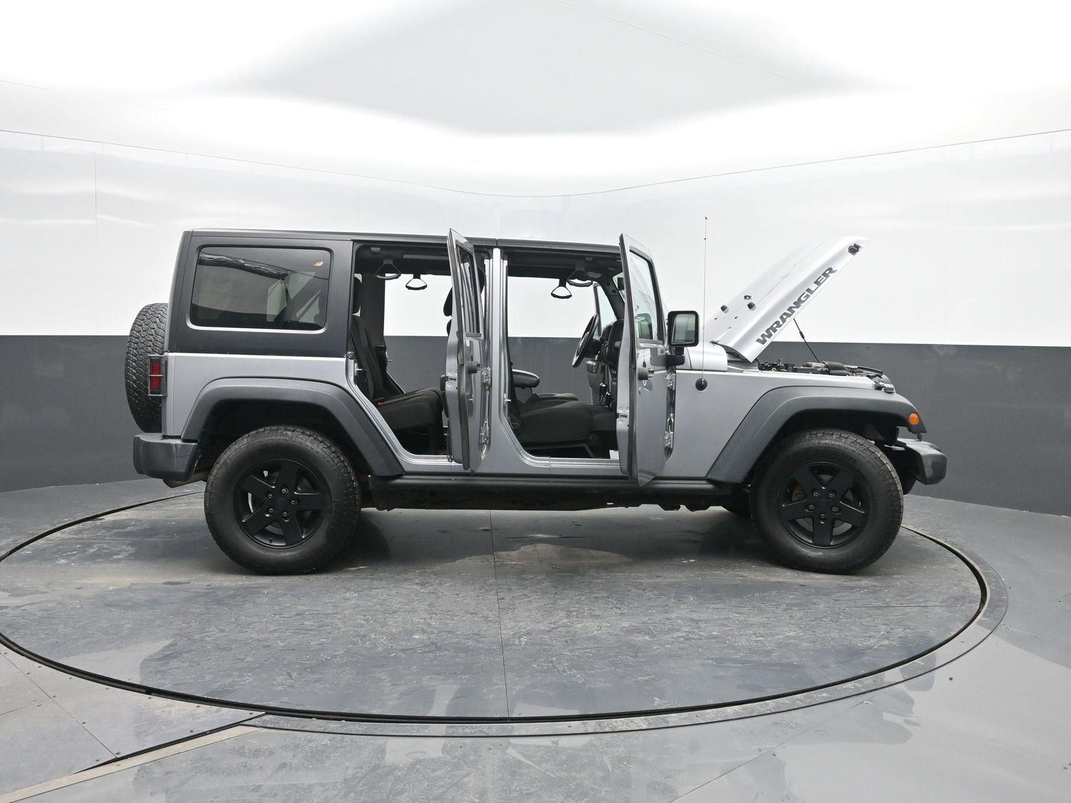 Used 2016 Billet Silver Metallic Clearcoat Jeep Black Bear image 41