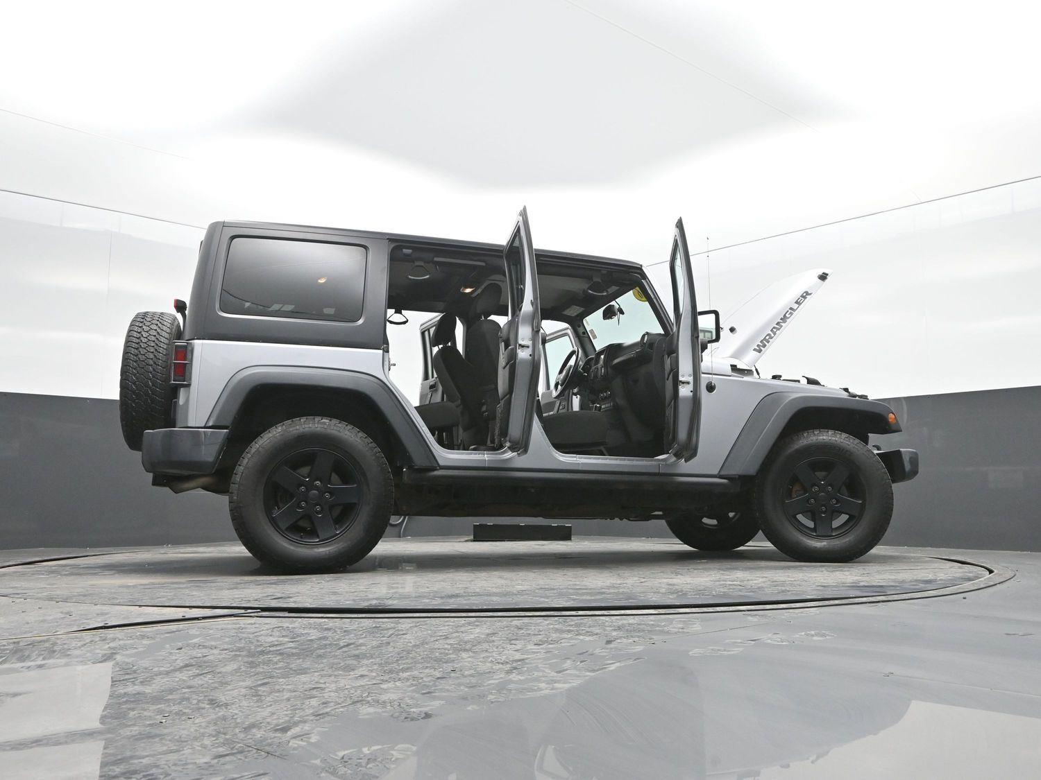 Used 2016 Billet Silver Metallic Clearcoat Jeep Black Bear image 45