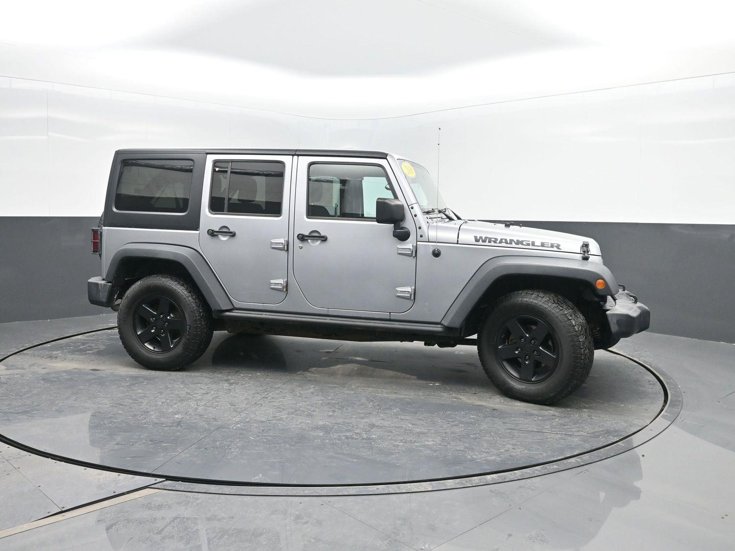 Used 2016 Billet Silver Metallic Clearcoat Jeep Black Bear image 3