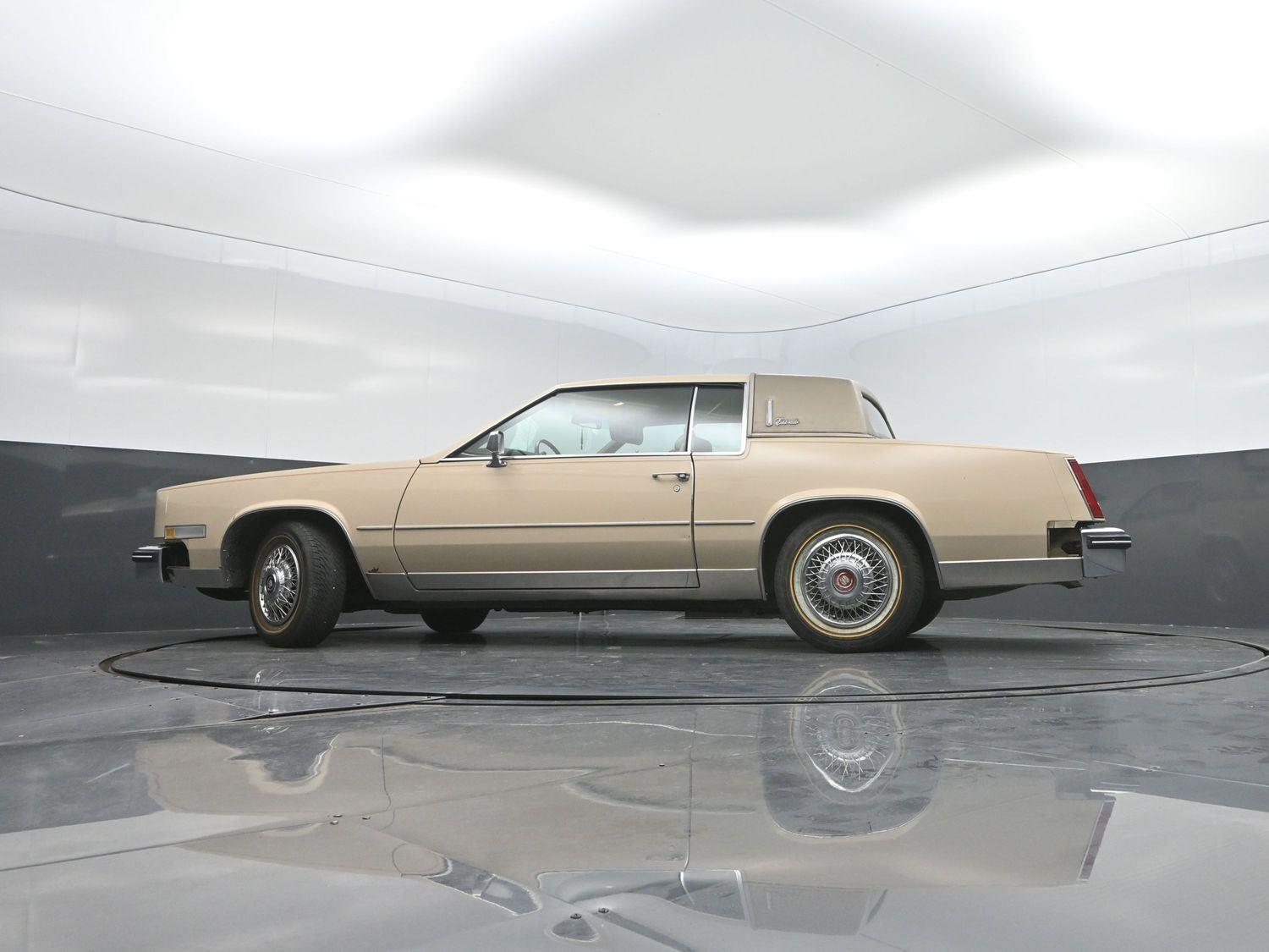 Used 1985  Cadillac  image 21