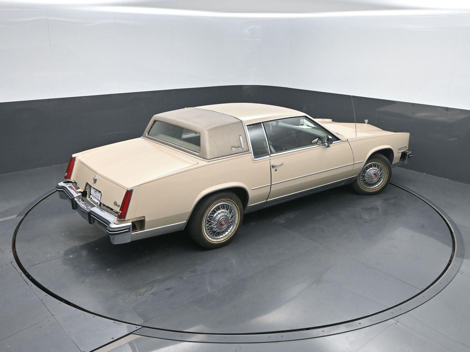 Used 1985  Cadillac  image 26
