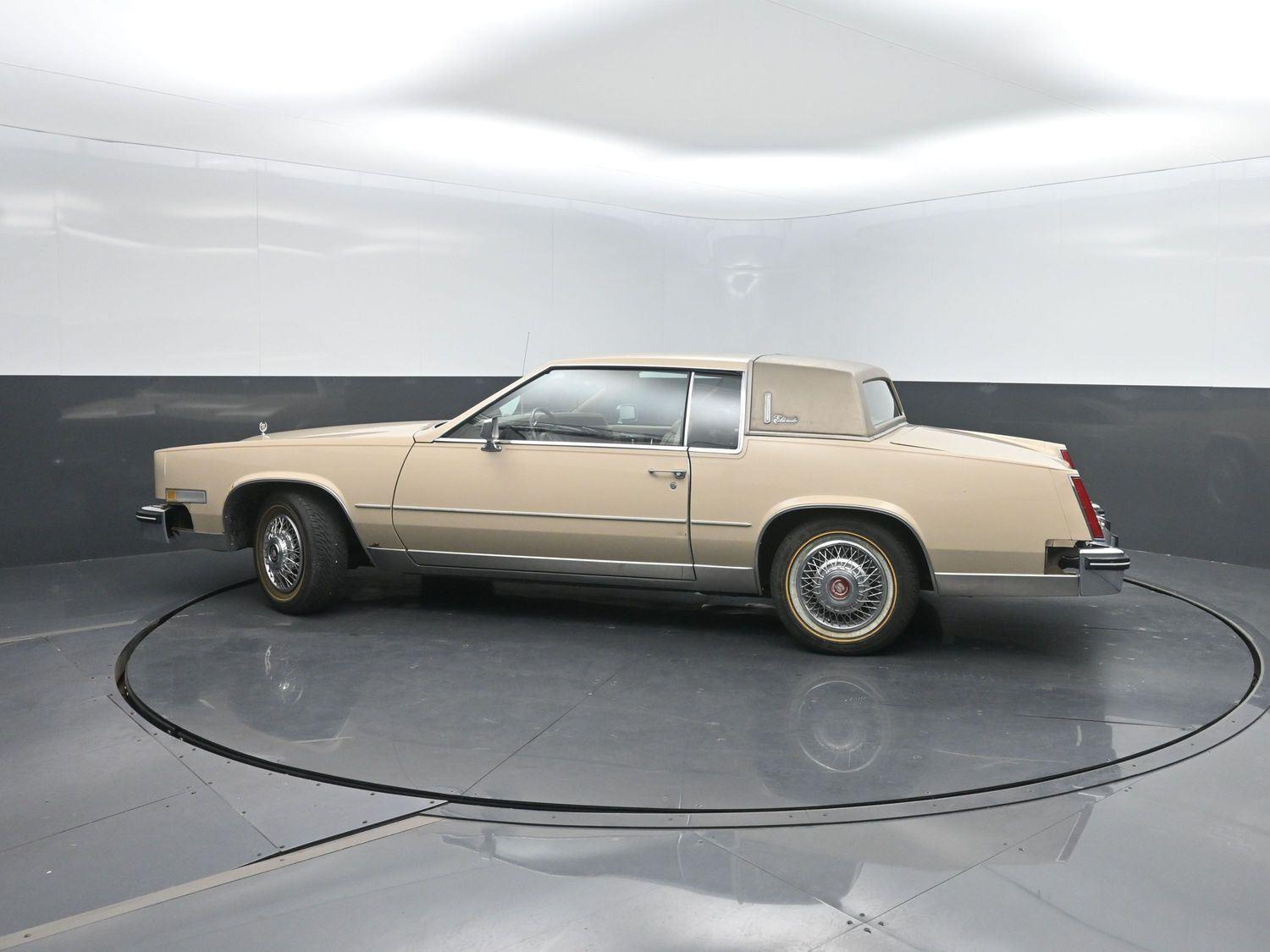 Used 1985  Cadillac  image 28