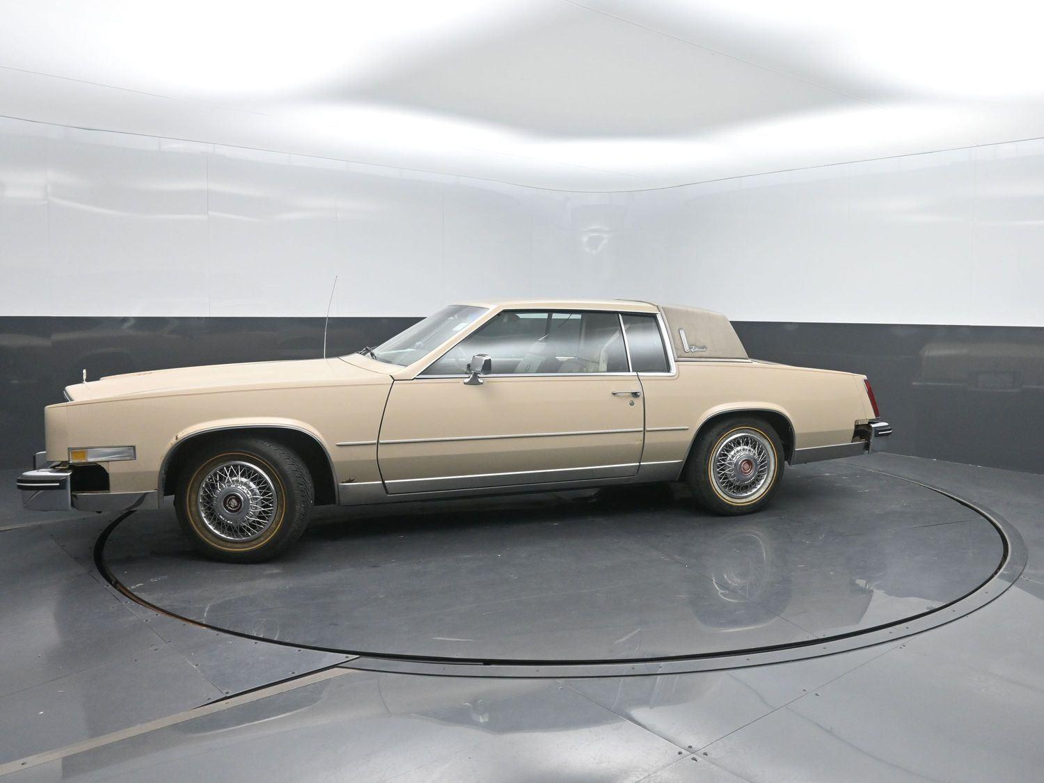 Used 1985  Cadillac  image 29