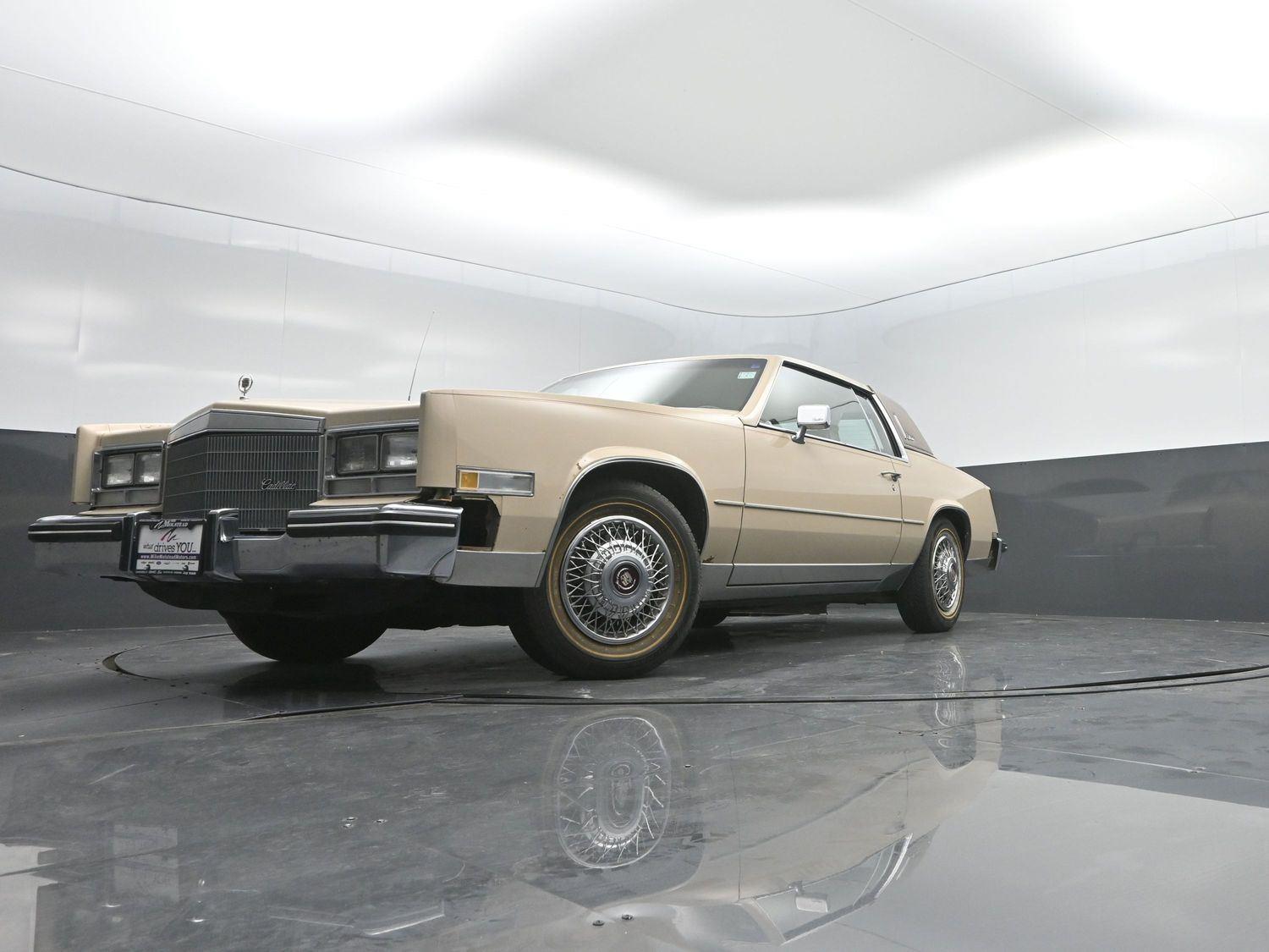 Used 1985  Cadillac  image 32