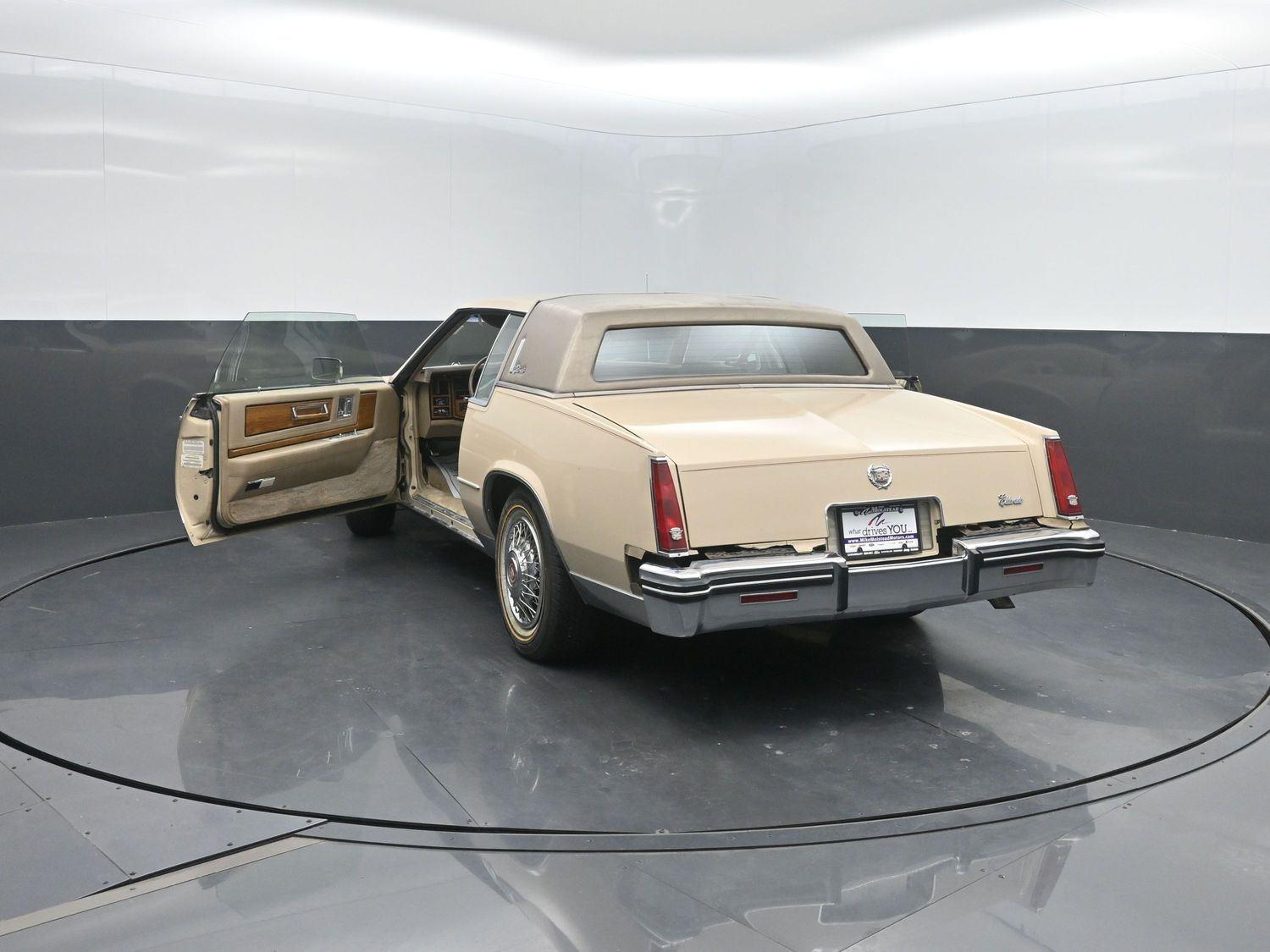 Used 1985  Cadillac  image 34