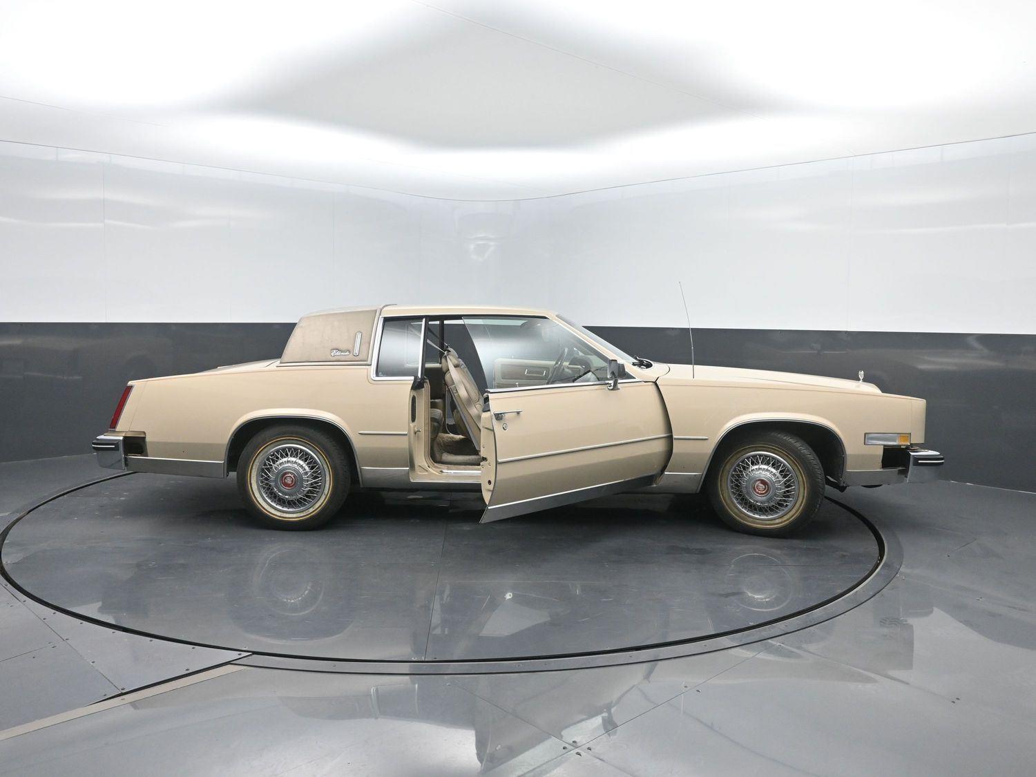 Used 1985  Cadillac  image 35