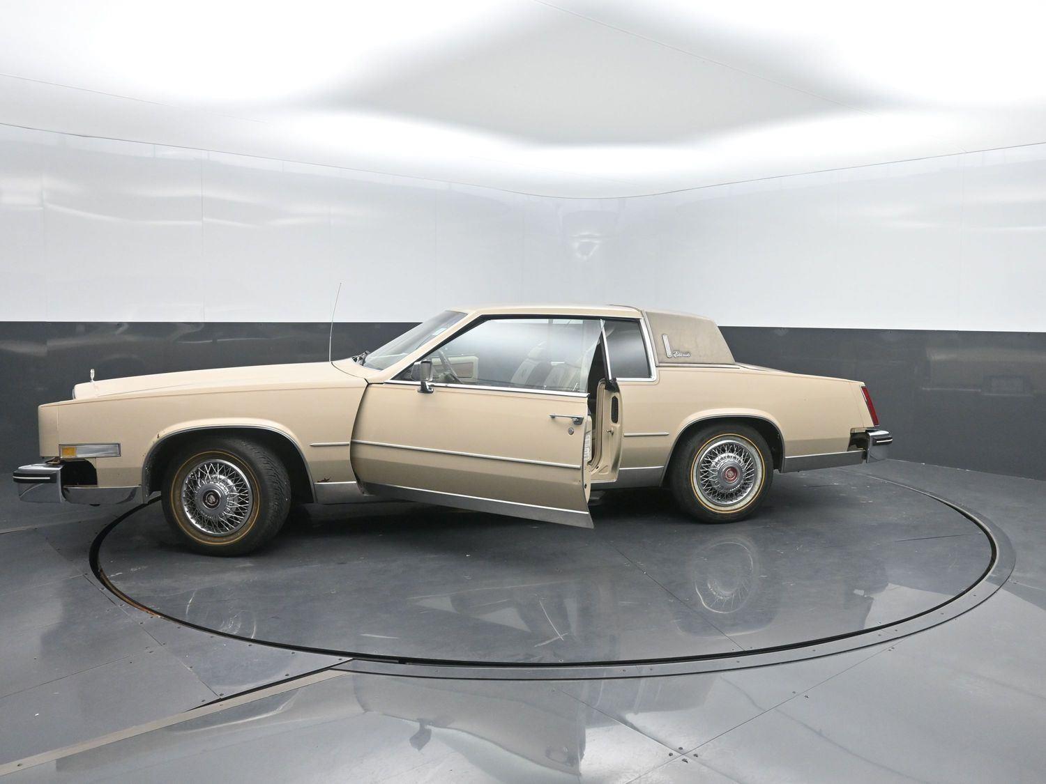 Used 1985  Cadillac  image 36