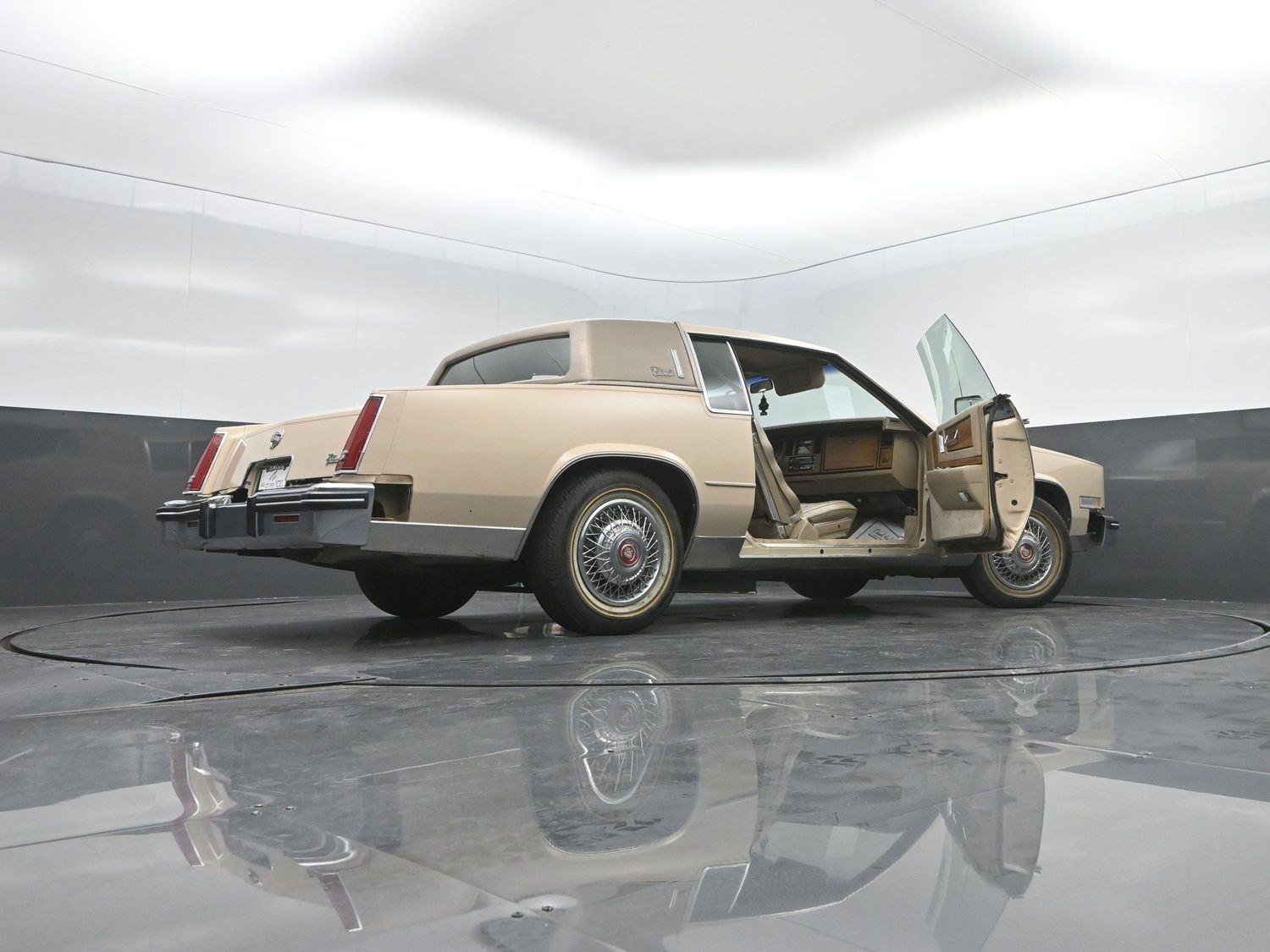 Used 1985  Cadillac  image 37