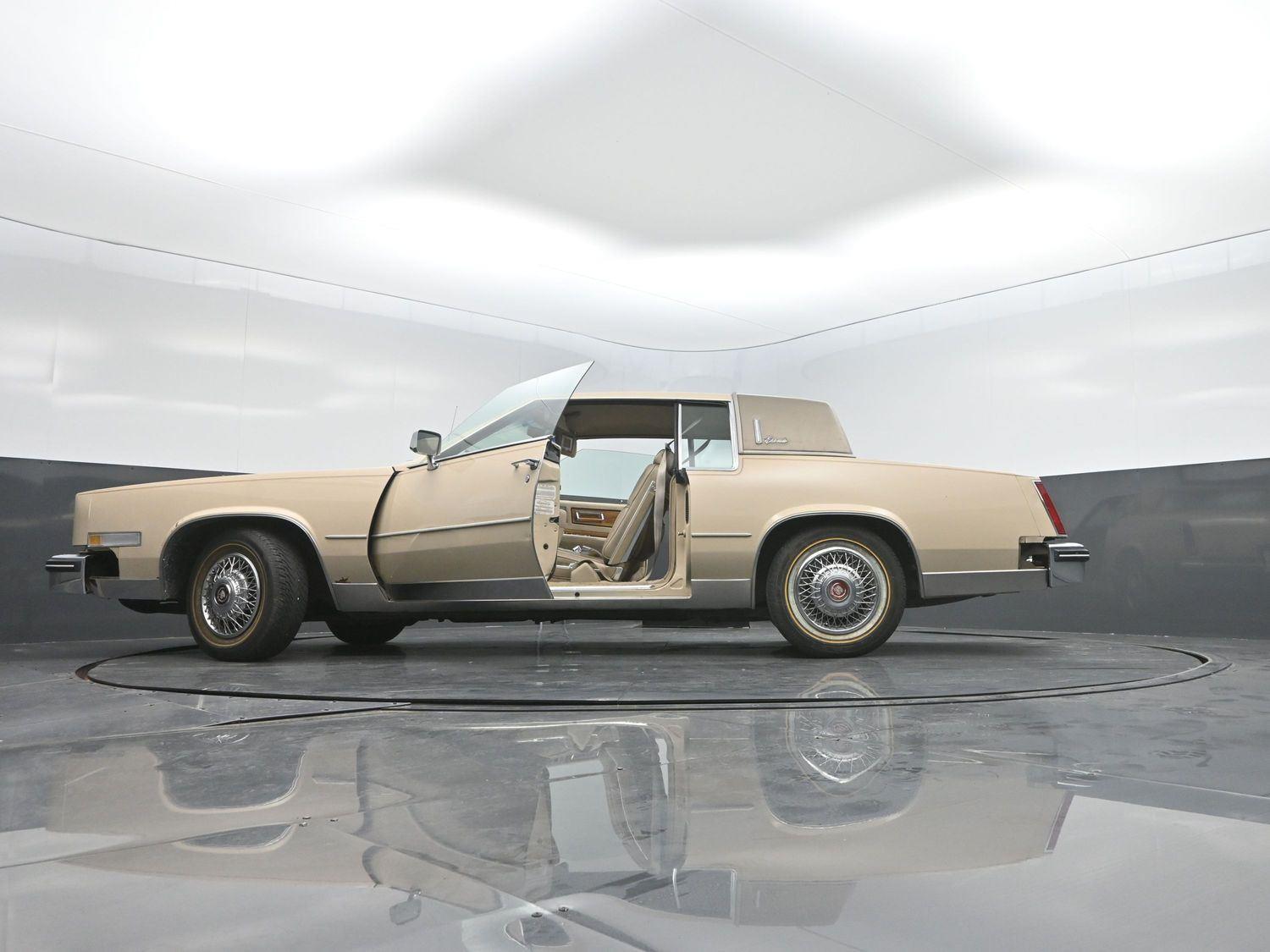 Used 1985  Cadillac  image 38