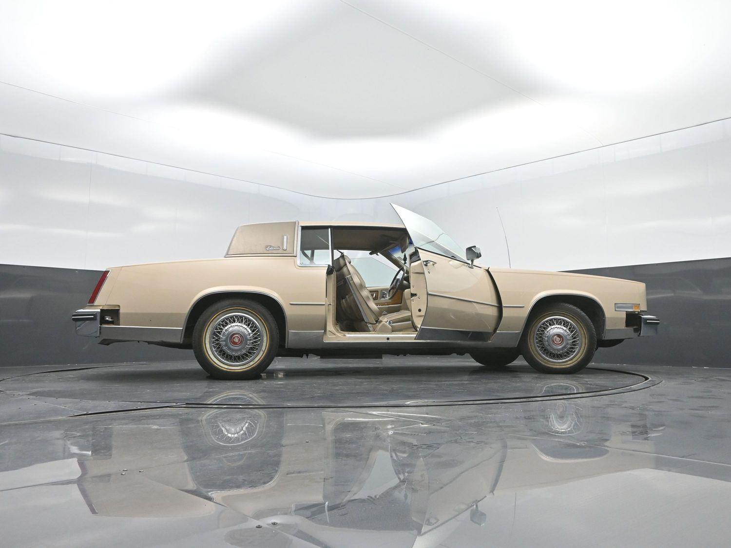 Used 1985  Cadillac  image 39