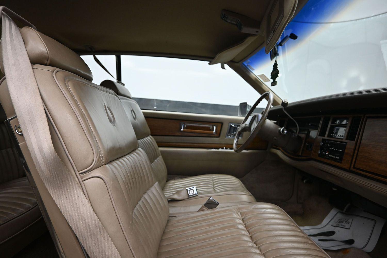 Used 1985  Cadillac  image 9