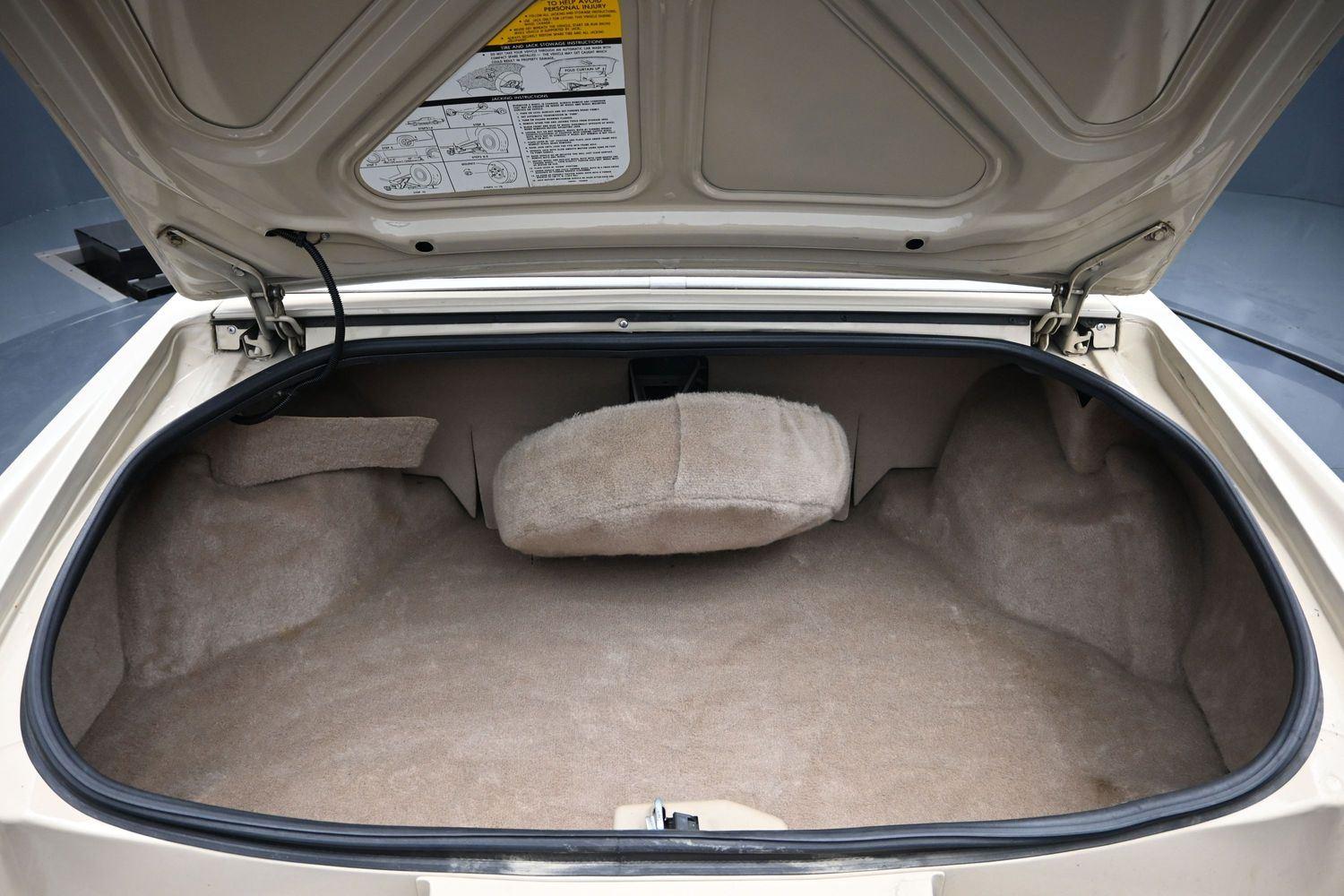 Used 1985  Cadillac  image 13