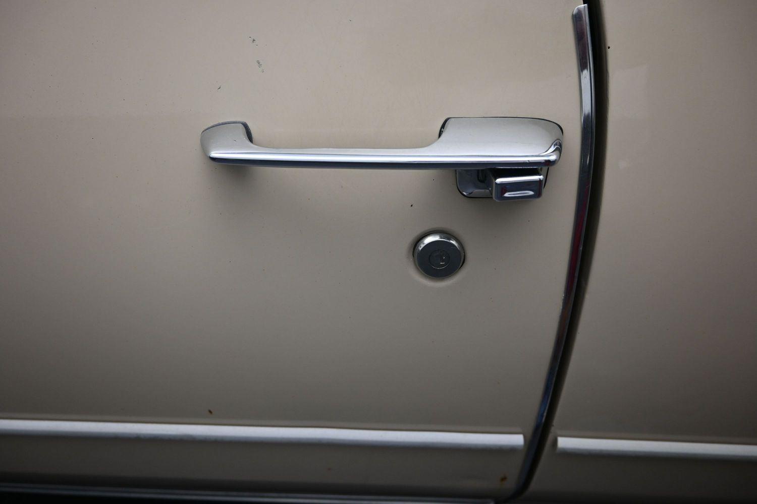 Used 1985  Cadillac  image 14