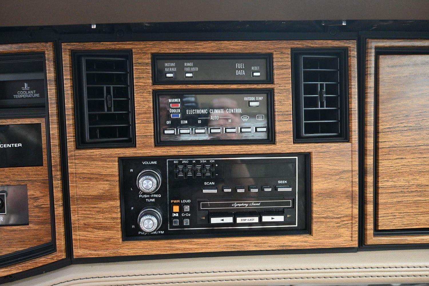 Used 1985  Cadillac  image 19