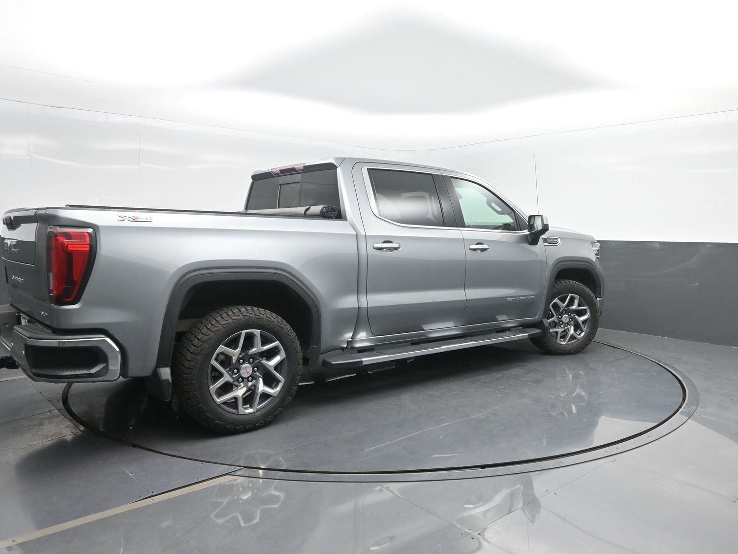 Used 2023 SILVER GMC  image 2