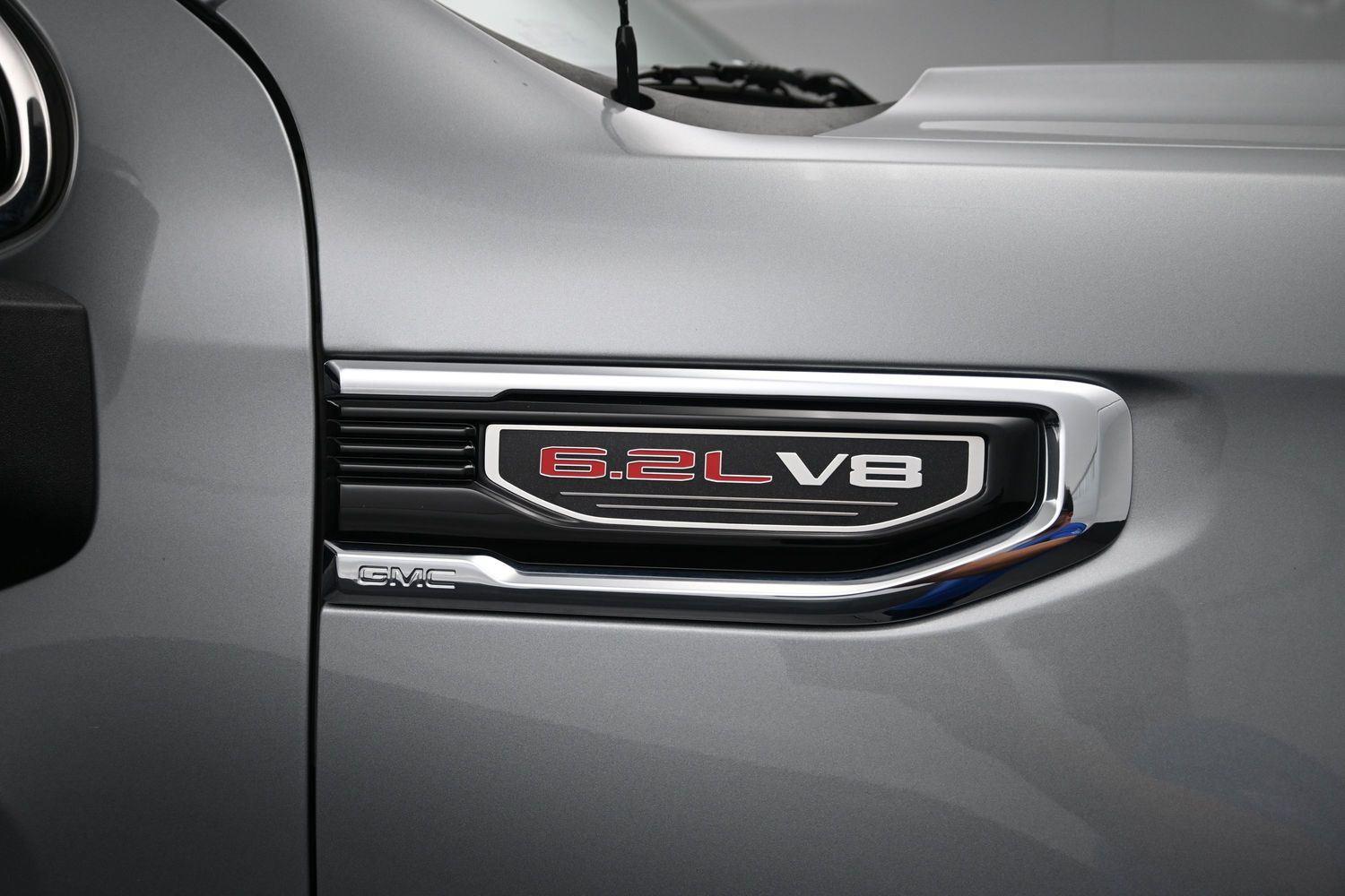 Used 2023 SILVER GMC  image 6