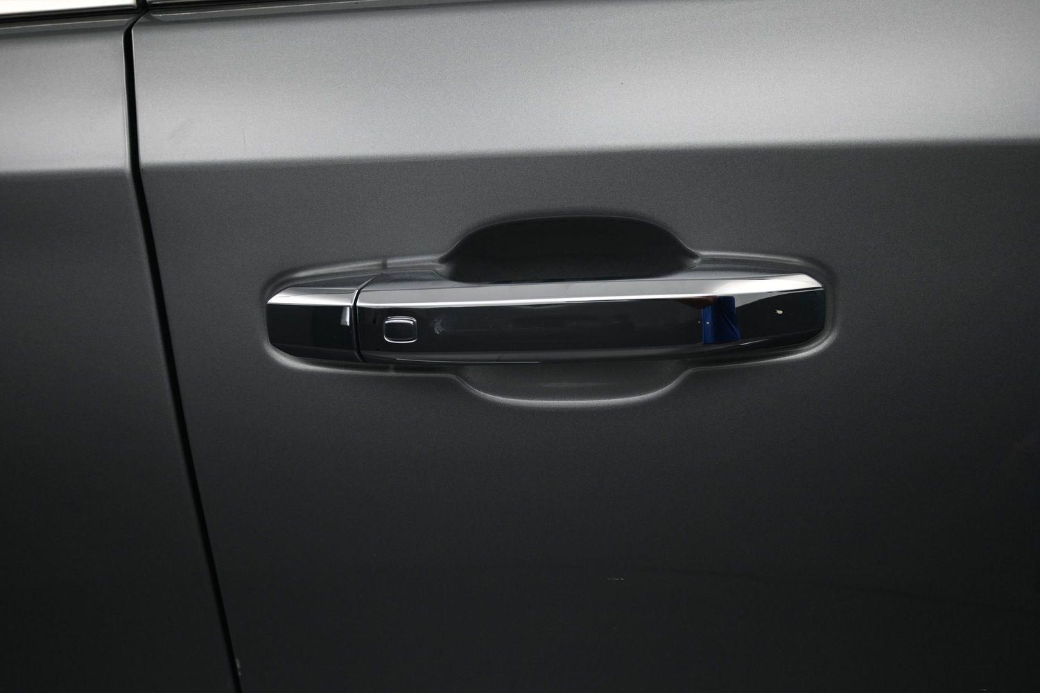 Used 2023 SILVER GMC  image 8
