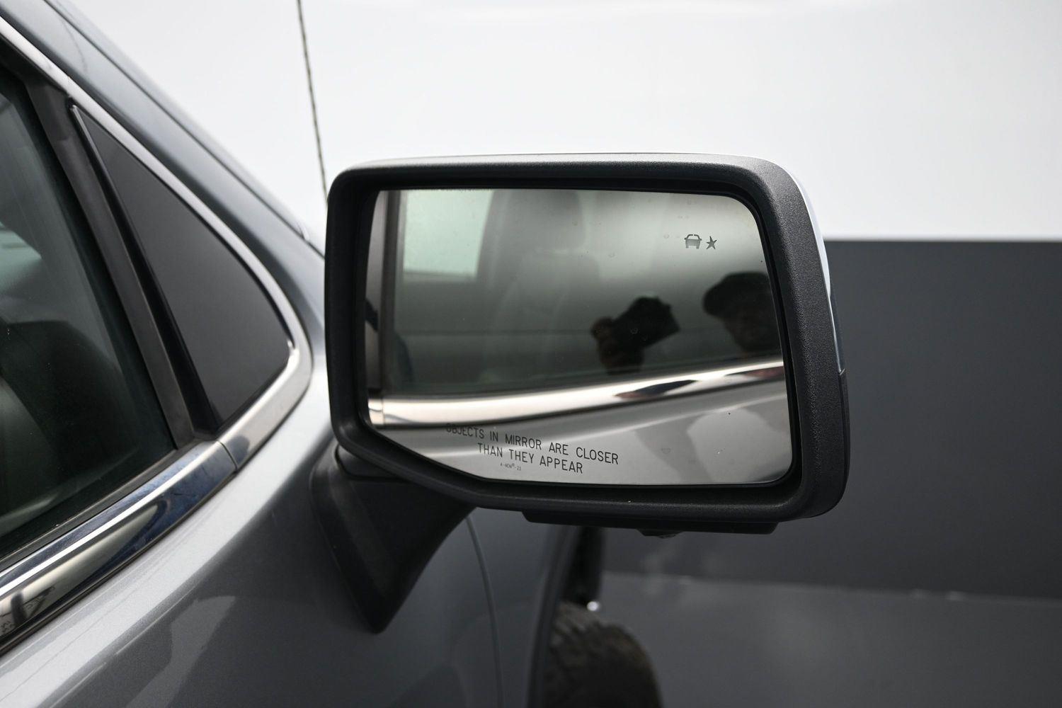Used 2023 SILVER GMC  image 9