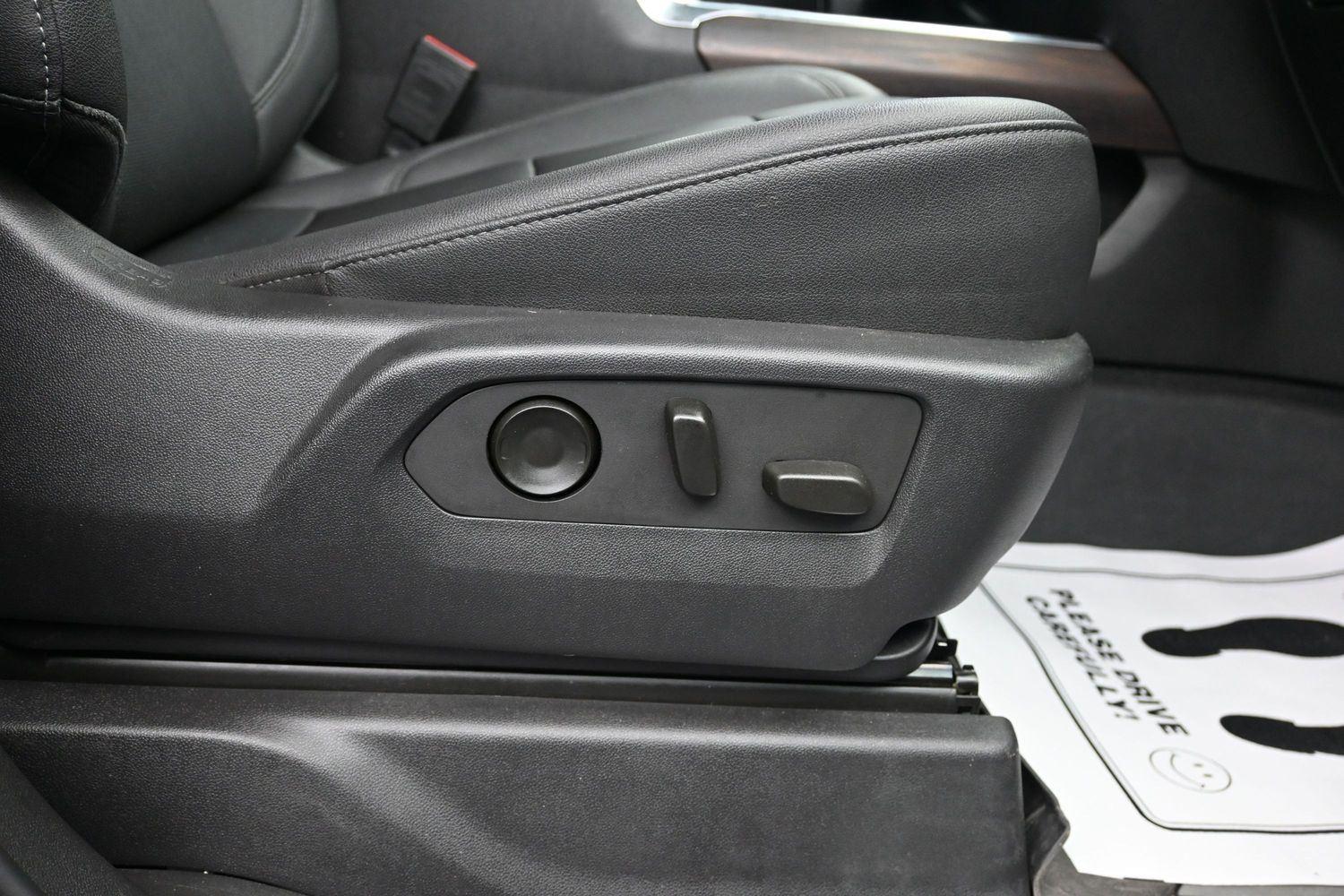 Used 2023 SILVER GMC  image 12