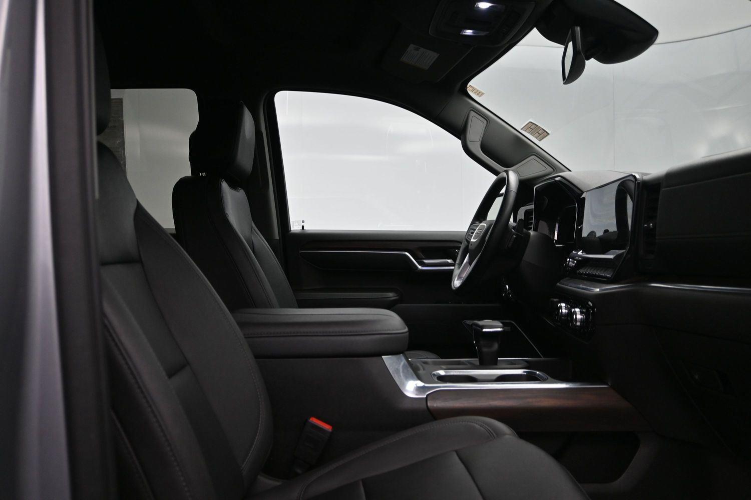 Used 2023 SILVER GMC  image 13
