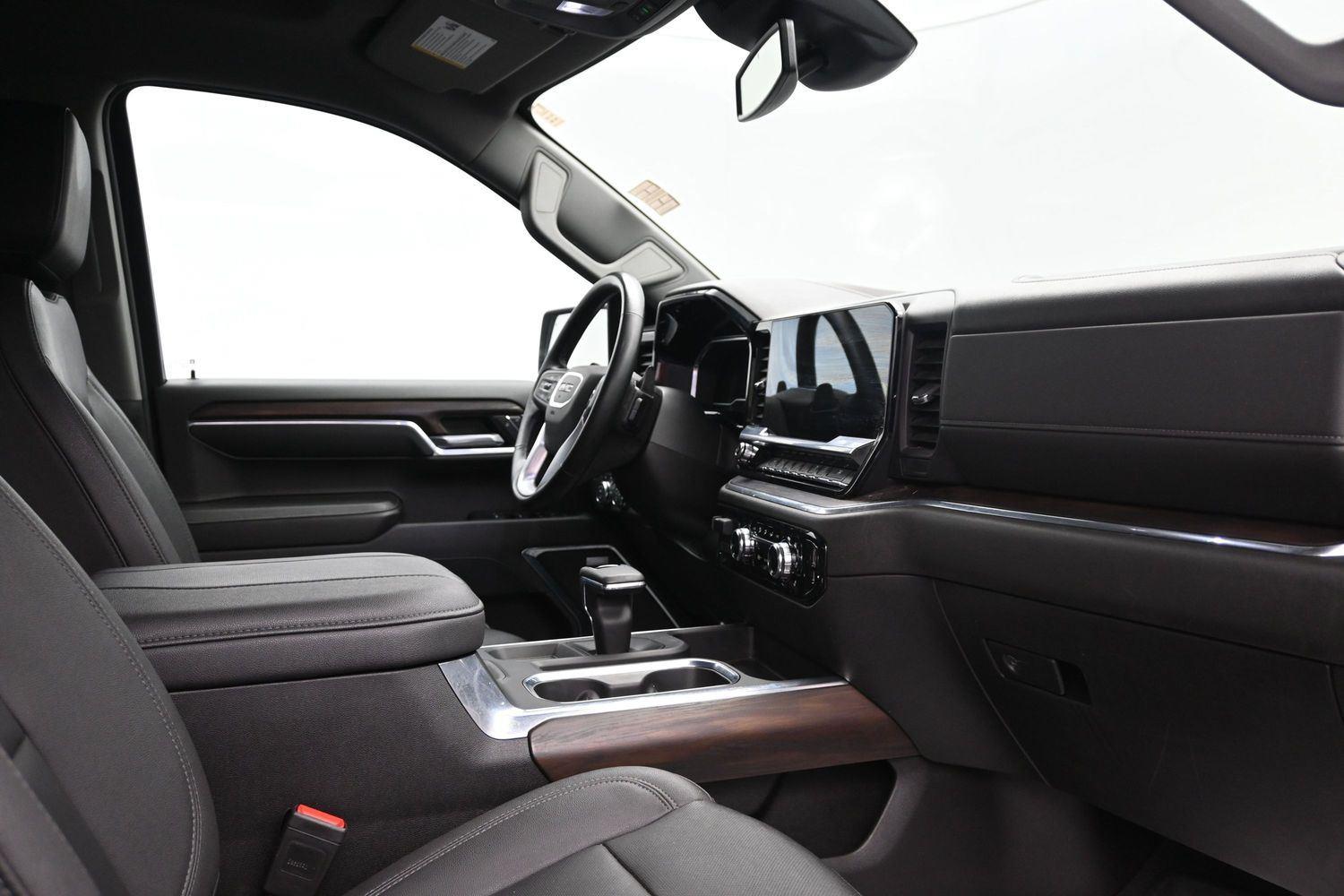 Used 2023 SILVER GMC  image 14