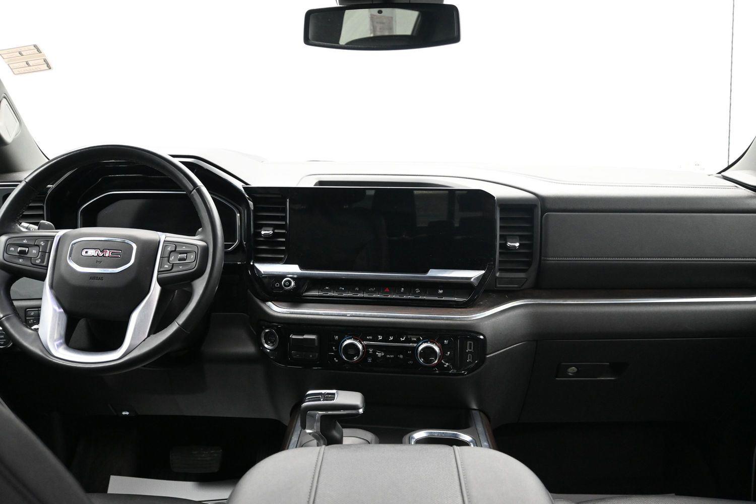 Used 2023 SILVER GMC  image 16